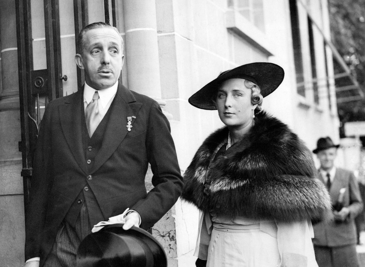 ​Las tres bodas en el exilio de la familia real española que dejaron a Alfonso XIII “sin guita” en 1935 