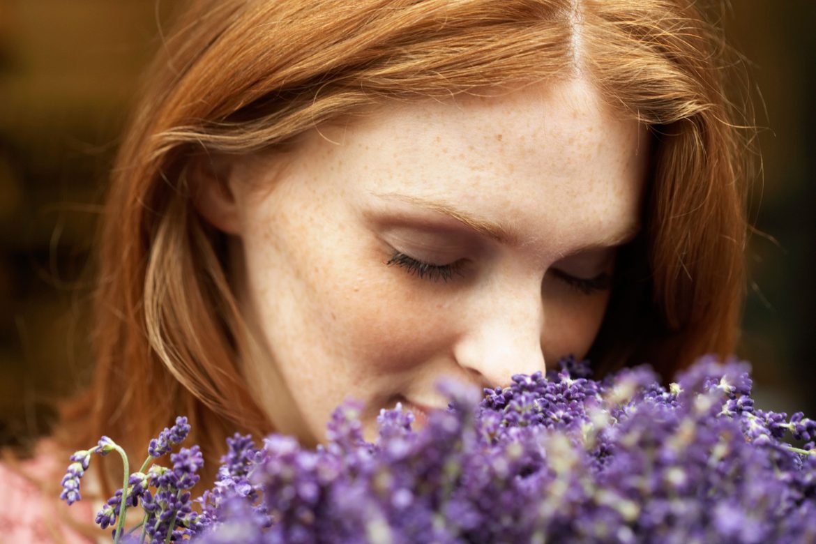 ​Con aromas florales y aterciopelados: los perfumes sólidos que nos cautivarán en otoño 