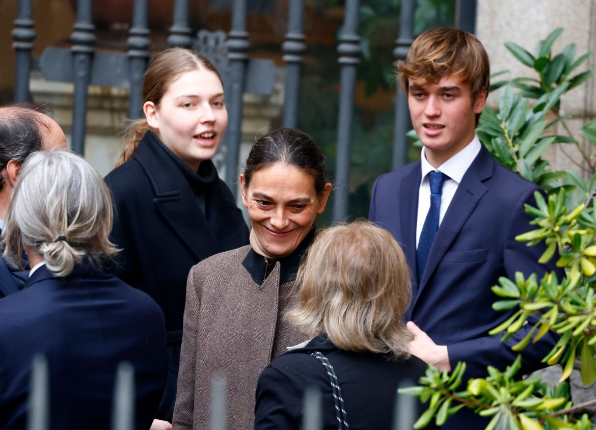 ​Los 19 años de Laura Gómez-Acebo, la hija de Laura Ponte: estudiante de ADE y Relaciones Internacionales, veranos entre Galicia y Mallorca y gran aficionada al tenis 