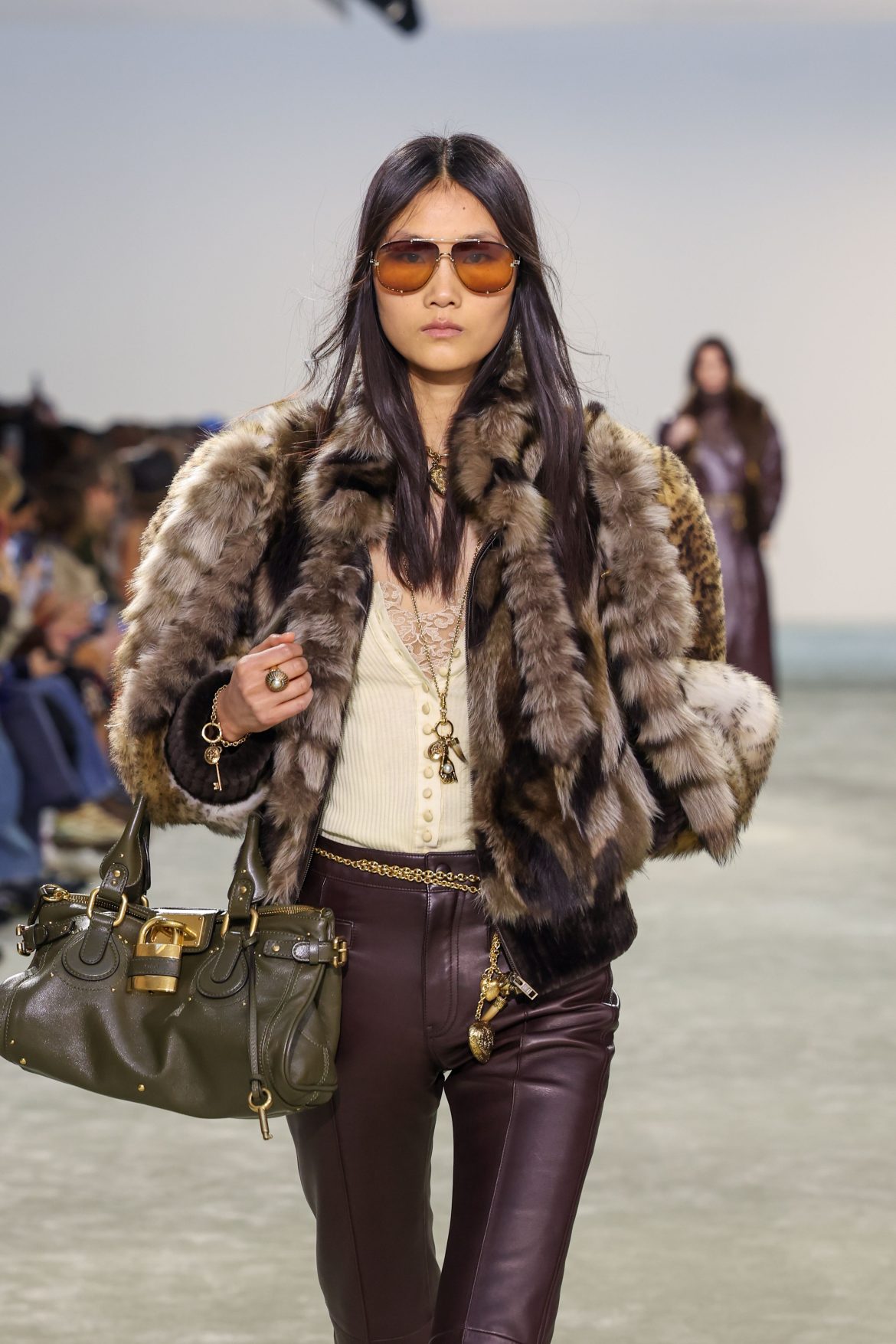 ​De forma rectangular y con candados: los bolsos en tendencia de 2025 están inspirados en la creaciones más icónicas de Phoebe Philo en los 2000 