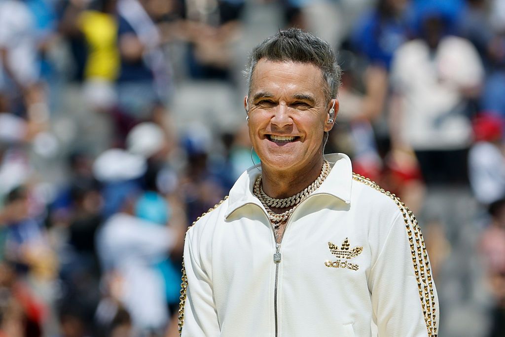 ​“¡Lo hice!”: Robbie Williams confiesa a Julia Roberts que vio seis veces Pretty Woman y llevó de compras a una prostituta 