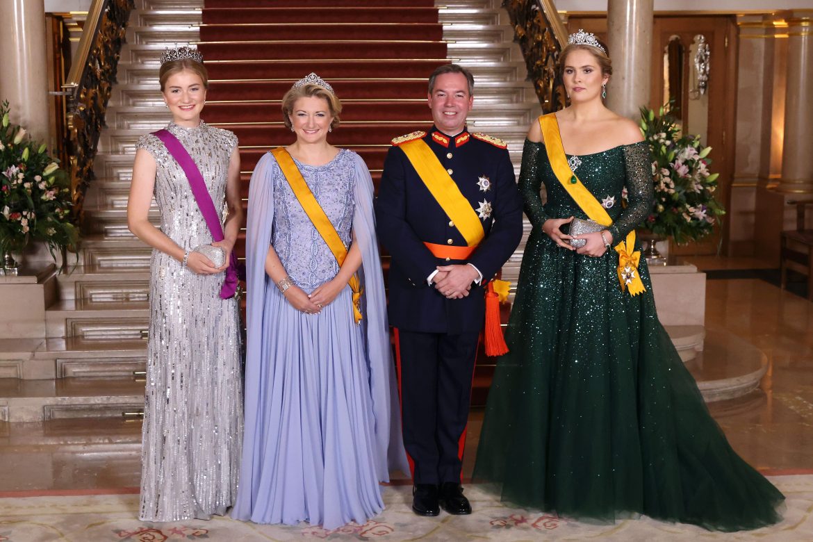 ​De la primera tiara de Estefanía como gran duquesa a la reverencia de Amalia de Holanda: la cena de gala del primer día de reinado de Guillermo de Luxemburgo 