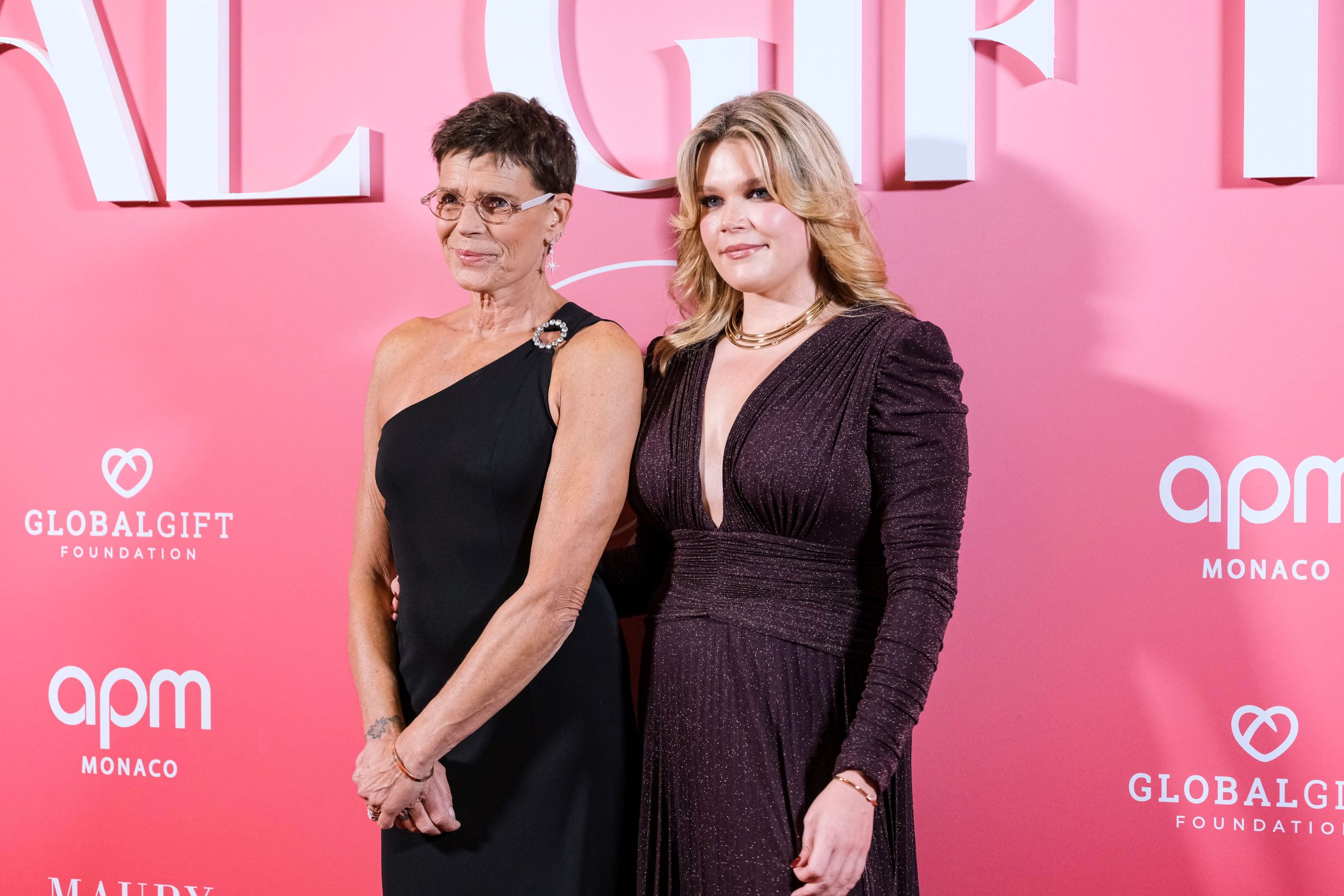 ​Estefanía de Mónaco recupera un vestido que estrenó en 1996 para la gala de la fundación de María Bravo que su hija Camille a llevado a  Montecarlo 