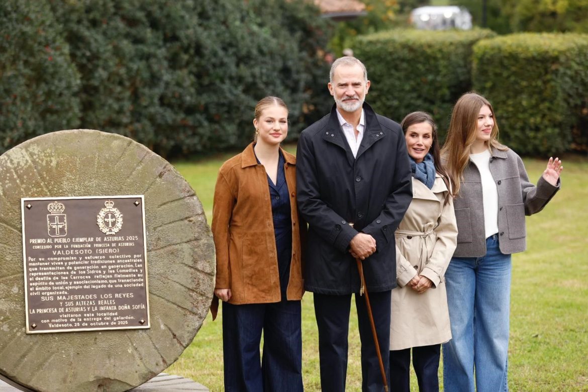 A la princesa Leonor le sale pretendiente astur y el rey bebe un culín de sidra en el prau: la visita de la Familia Real a Valdesoto, Pueblo Ejemplar de Asturias
