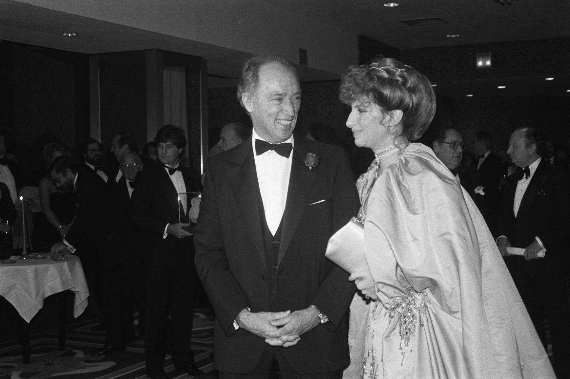 ​Una cantante en plena separación, un político canadiense, un sonado romance: cuando el padre de Justin Trudeau salió con Barbra Streisand en 1969 