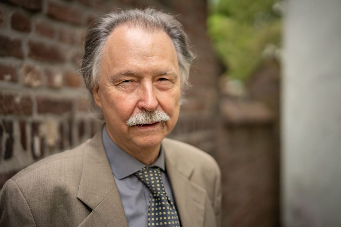 ​Adan Kovaksics, el hombre que hace posible que leamos a László Krasznahorkai, Nobel de Literatura 2025: “Él dice que en realidad el que escribió su obra en castellano soy yo” 