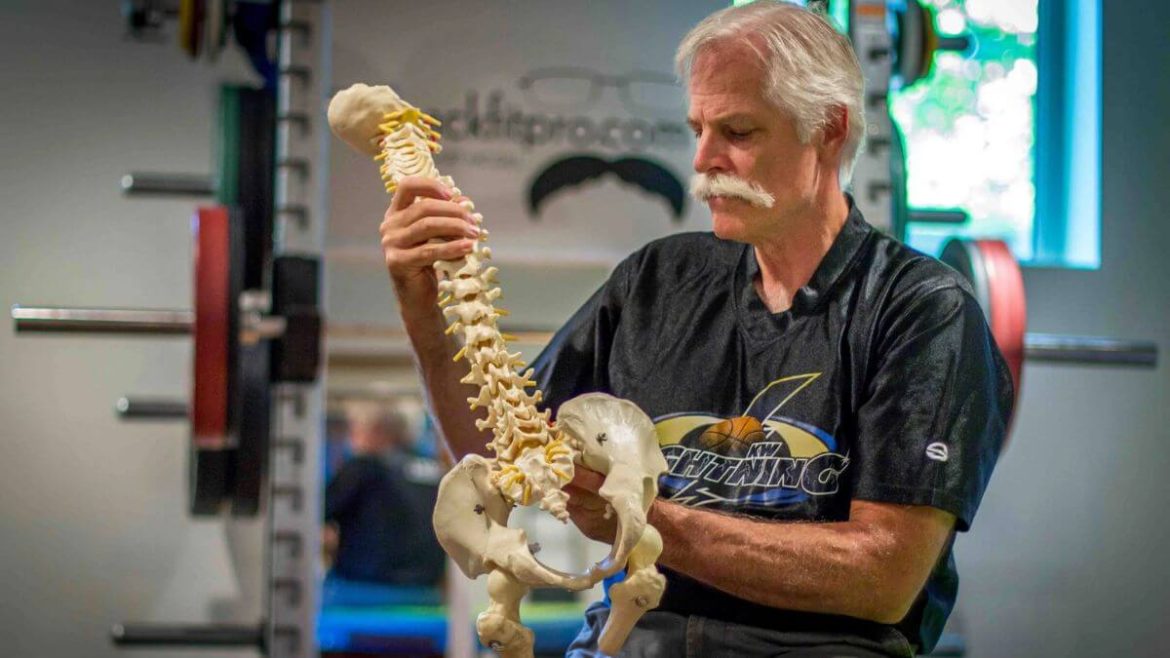 Dr. Stuart McGill, gurú de la columna: “Los 3 ejercicios esenciales que tu espalda necesita para estar fuerte”