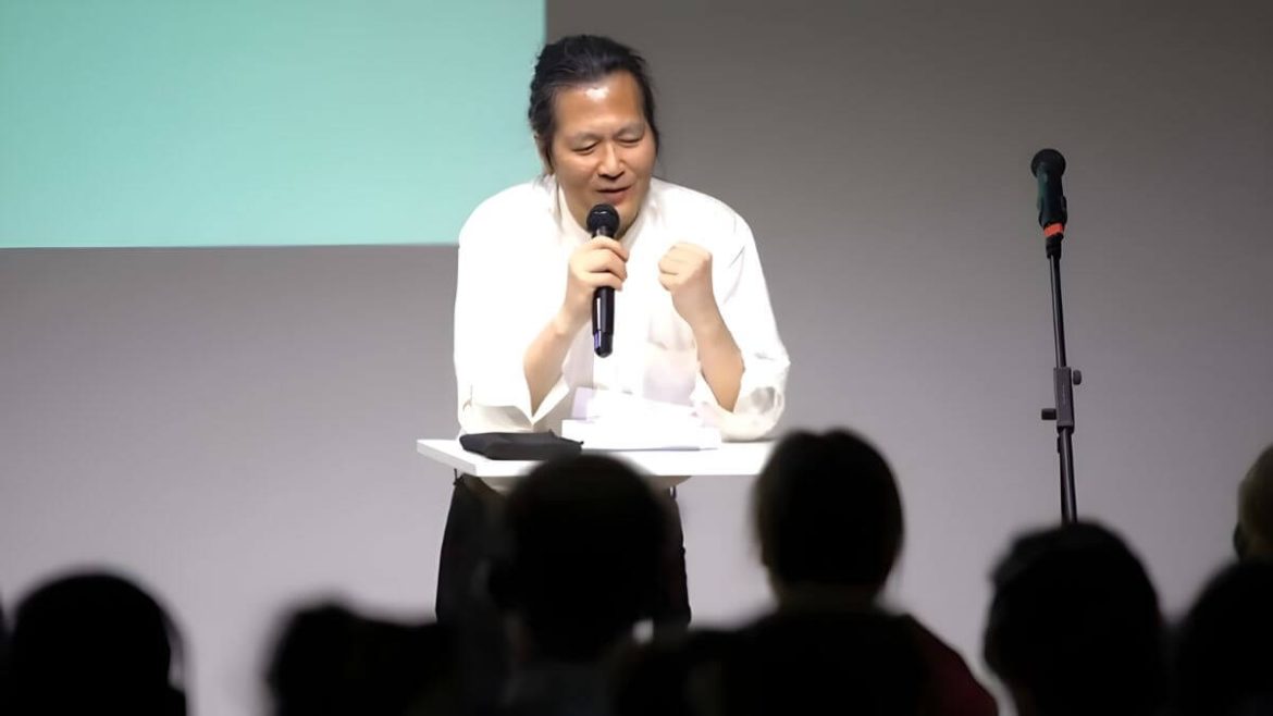 Byung-Chul Han, filósofo, “todos nosotros deberíamos jugar más y trabajar menos, entonces produciríamos más”