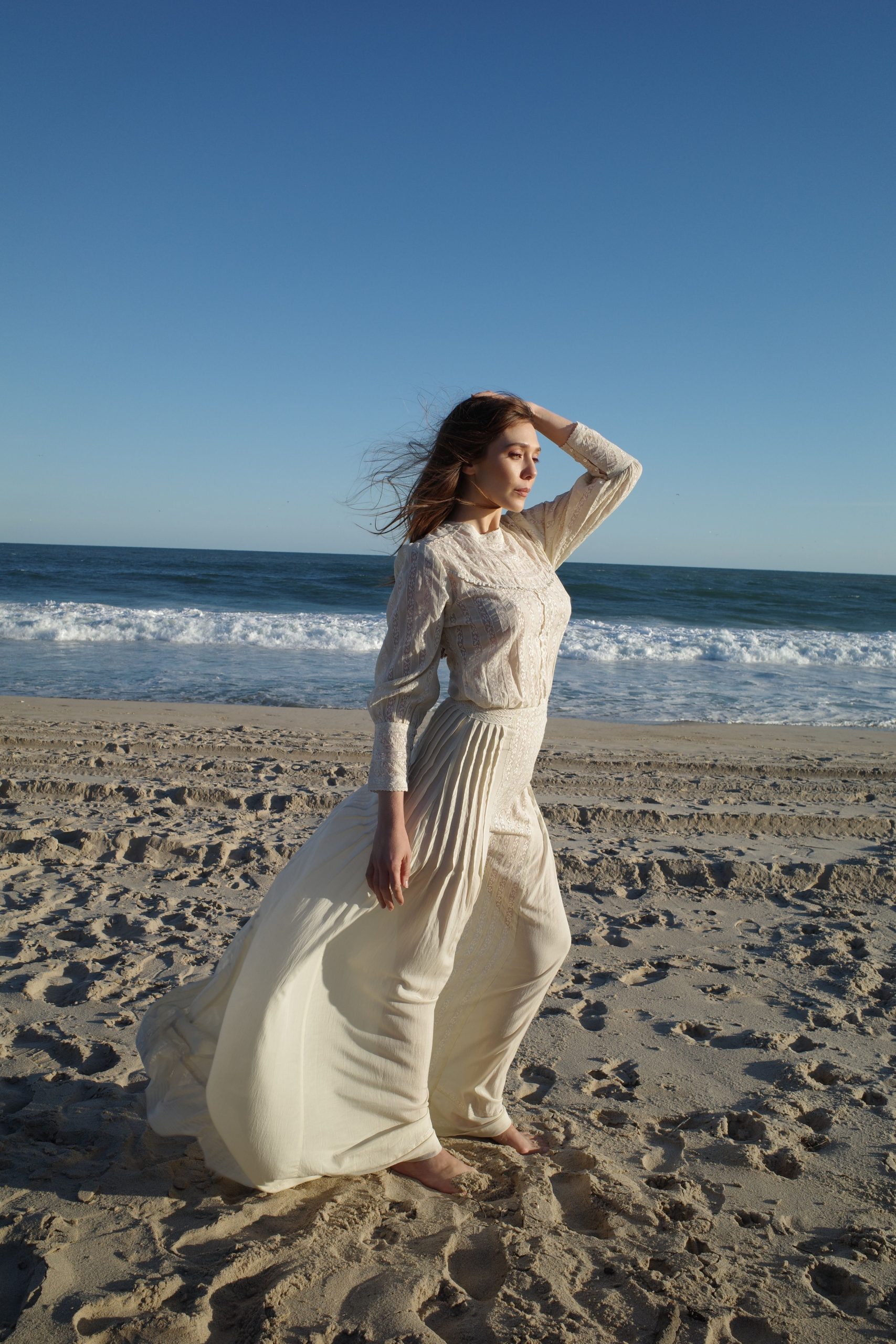​Alejandra Valero, el atelier español que diseñó el vestido de novia de Elizabeth Olsen, la viste de nuevo para su première en los Hamptons: hablamos con sus fundadoras sobre su historía de película 
