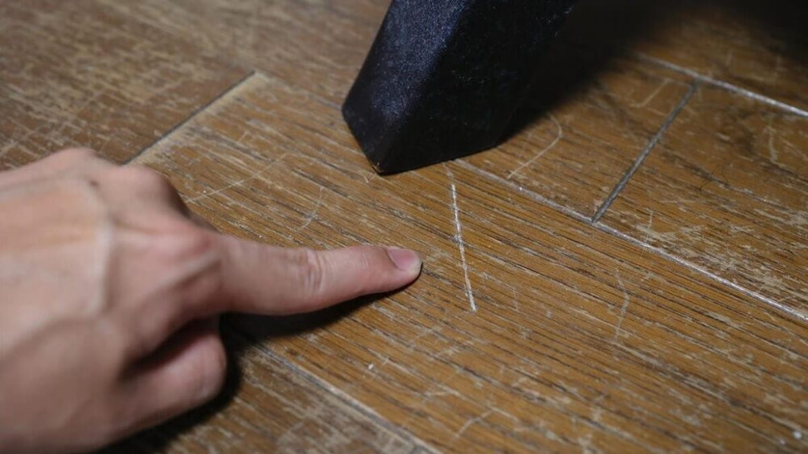 ¿Rayones en el suelo por las sillas? Evitarlos es así de sencillo