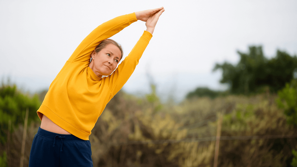 Walking yoga, la práctica que transforma una simple caminata en meditación