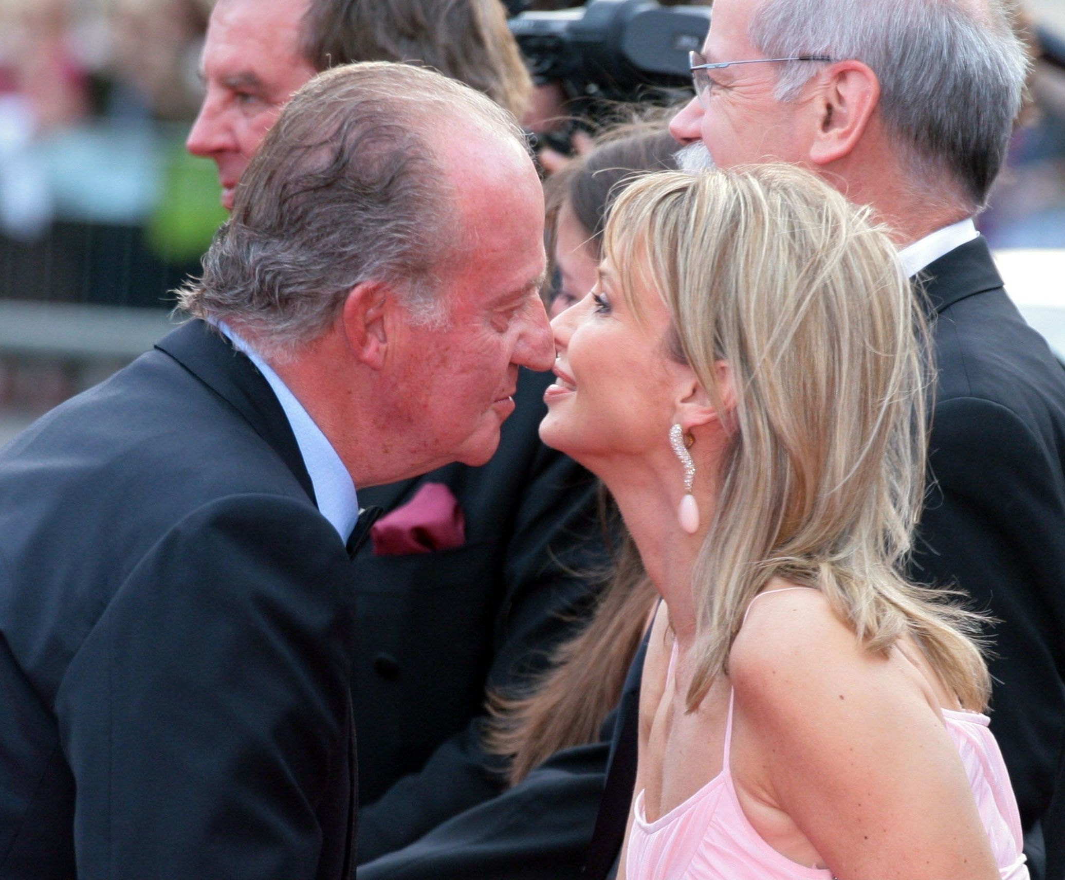 El rey Juan Carlos señala a Corinna como la causa última de su exilio "Esa relación fue un error (...) tuvo un efecto devastador sobre mi reinado y mi vida familiar"