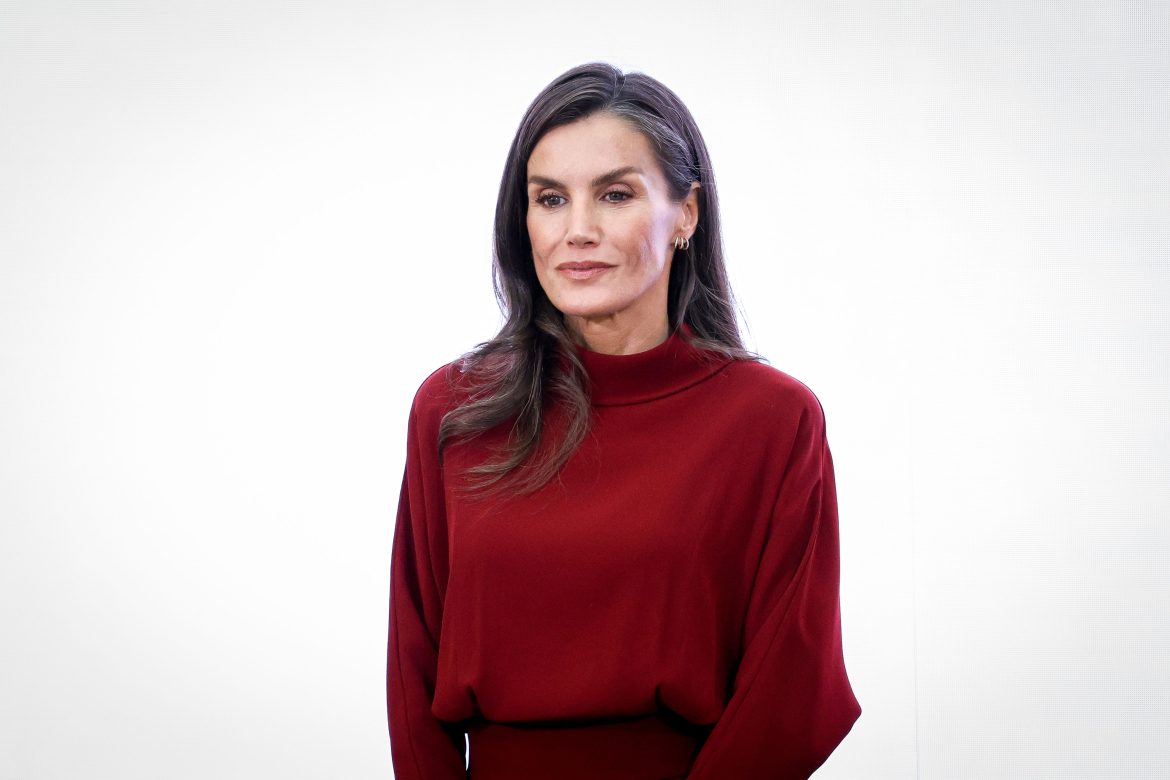 ​Dos reinas, un mismo vestido de Massimo Dutti: Letizia lo ha utilizado varias veces, pero Máxima de Holanda también lo tiene 