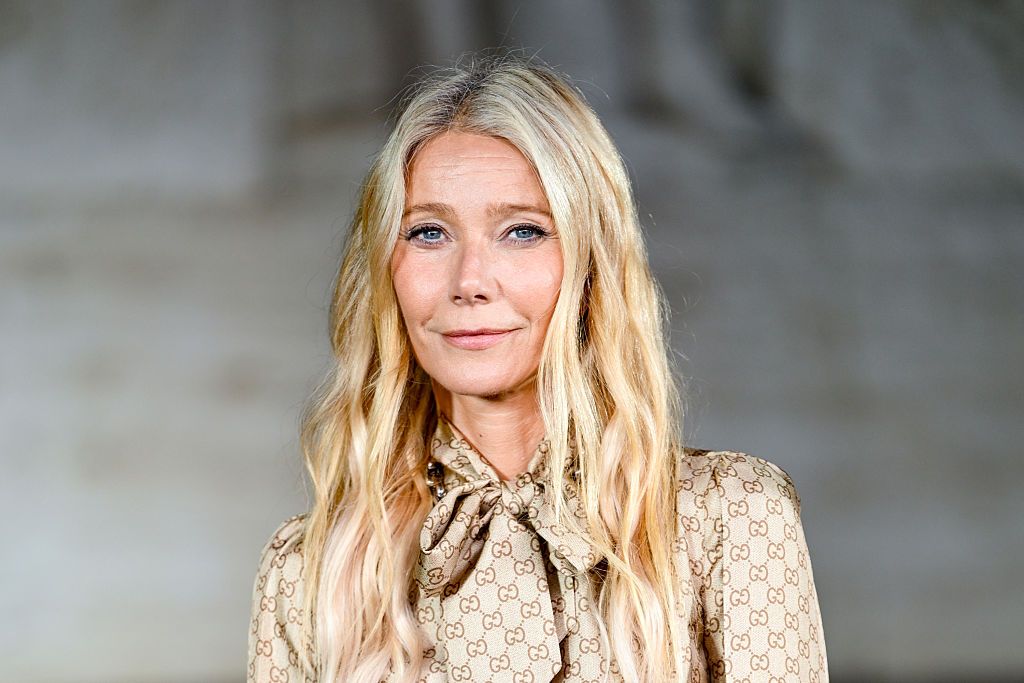 ​Bolsos de Hermès, telescopios pro y vibradores de todo tipo: la lista de regalos navideños de Gwyneth Paltrow de 2025 