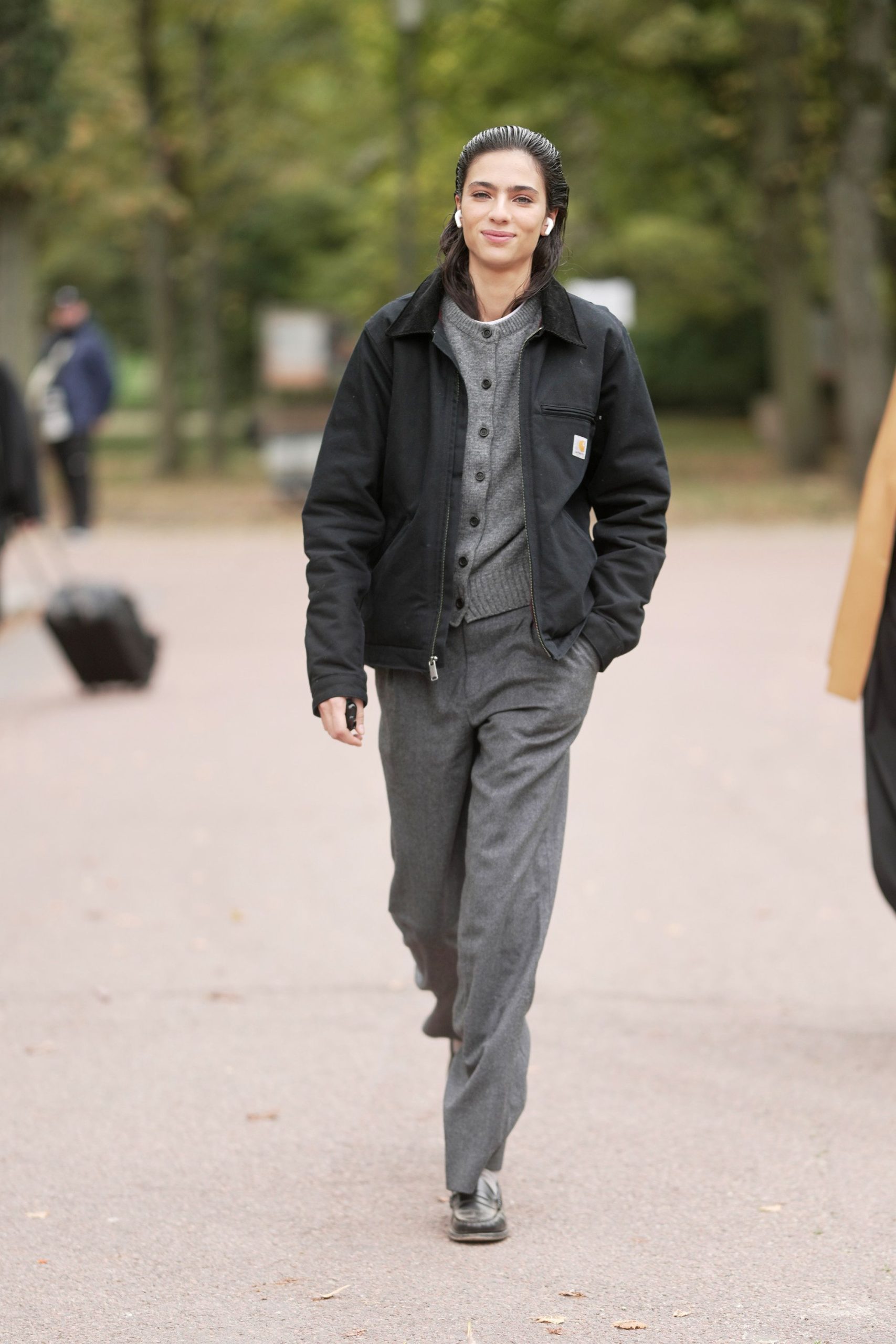 ​Loli Bahia, la modelo francesa que se ha vuelto inseparable de Rosalía: concierto de Lady Gaga en París, paseos por Madrid y una amistad que ha revolucionado a los fans de la cantante catalana 