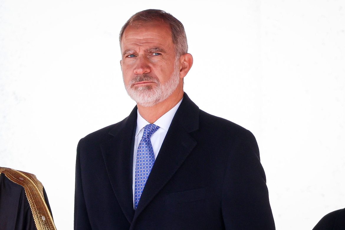 ​La herencia de los Borbón, salvar la Corona: Felipe VI escenifica la ruptura entre generaciones en el aniversario de la restauración de la monarquía 