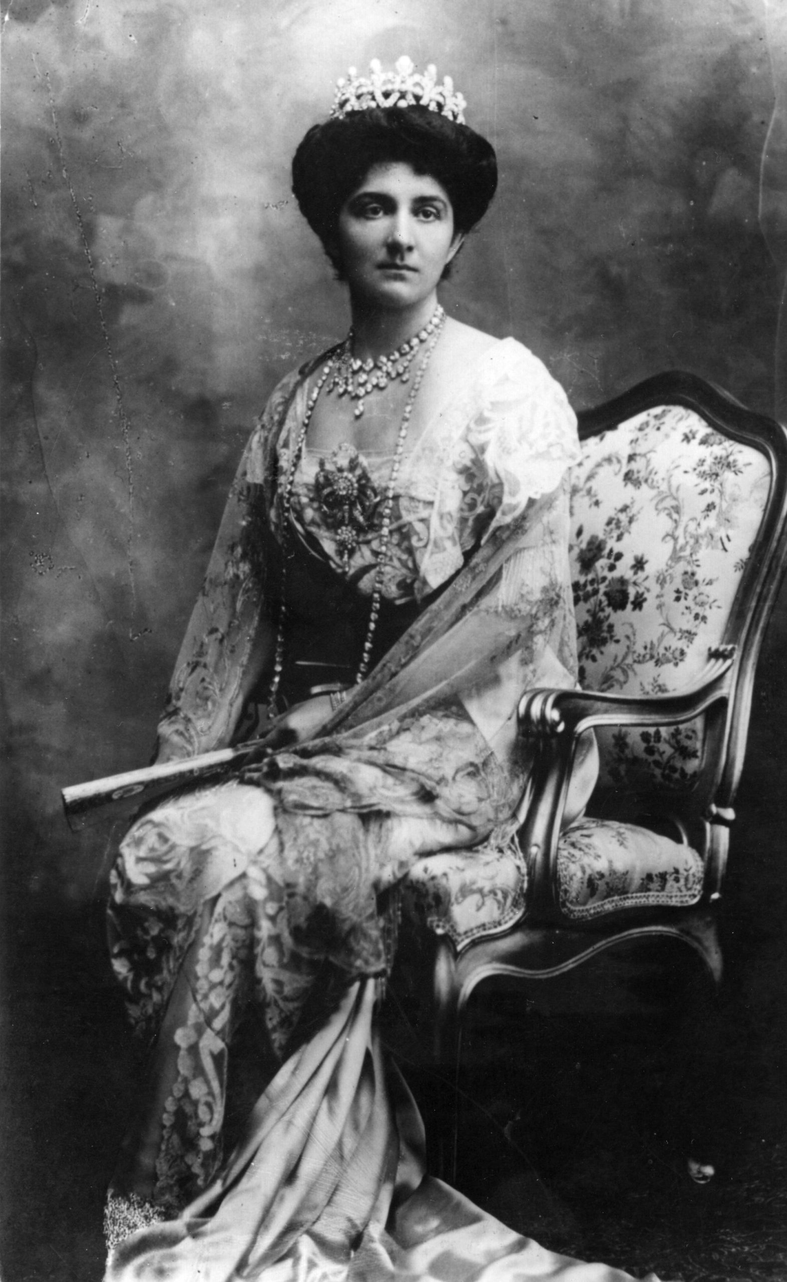 ​Elena de Italia, la madrina de la reina Sofía que llegó al matrimonio con una dote de higos secos: de la muerte de su hija en un campo de concentración a estudiar medicina para cuidar enfermos durante la guerra 