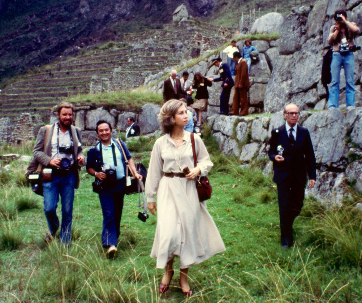 ​J.J Benítez, un ufólogo en Zarzuela: “Doña Sofía es una persona muy inteligente, y por tanto muy curiosa. El tema ovni le interesa muchísimo. Las civilizaciones no humanas. Y los misterios en general». 