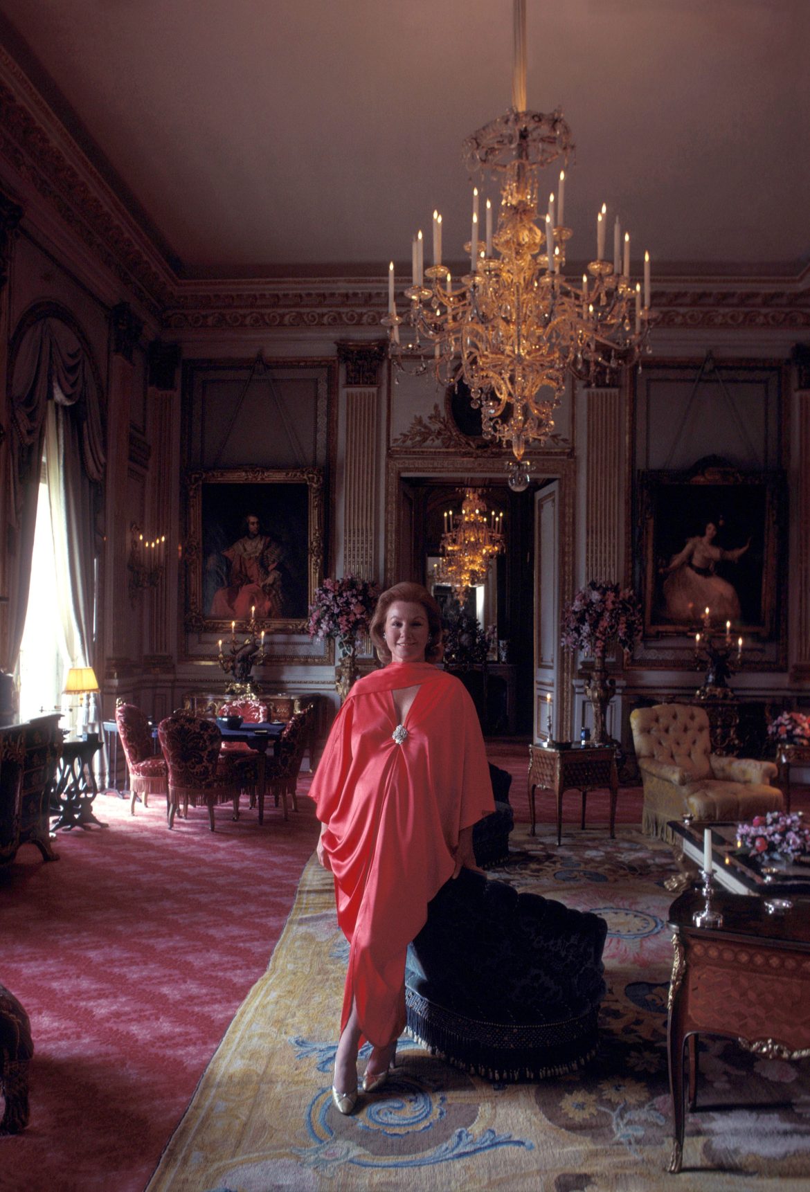 ​Nadine de Rothschild, el château suizo donde almorzó Sissi la víspera de su asesinato, y una amenaza: la baronesa legará su colección fuera de la familia si no logra abrir su museo sobre la legendaria emperatriz 