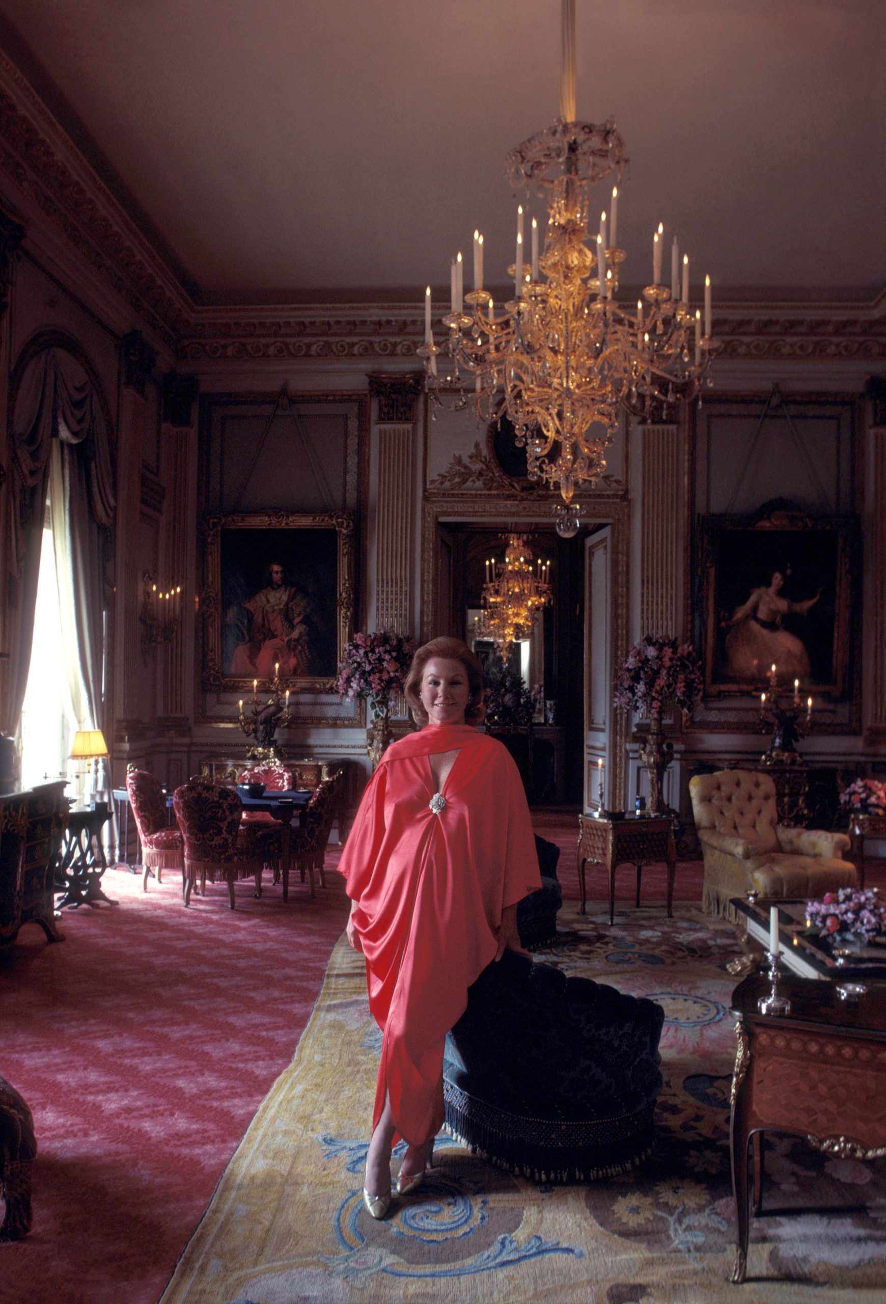 ​Nadine de Rothschild, el château suizo donde almorzó Sissi la víspera de su asesinato, y una amenaza: la baronesa legará su colección fuera de la familia si no logra abrir su museo sobre la legendaria emperatriz 