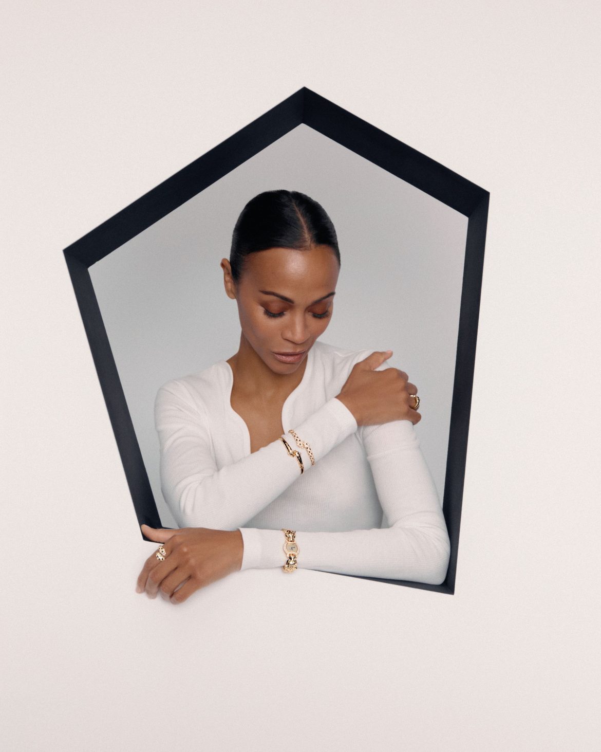 ​Zoe Saldaña, la embajadora de Cartier que descubrió a la marca por su madre: “Siento que estoy formando parte de esa herencia familiar y a la vez de algo grande” 