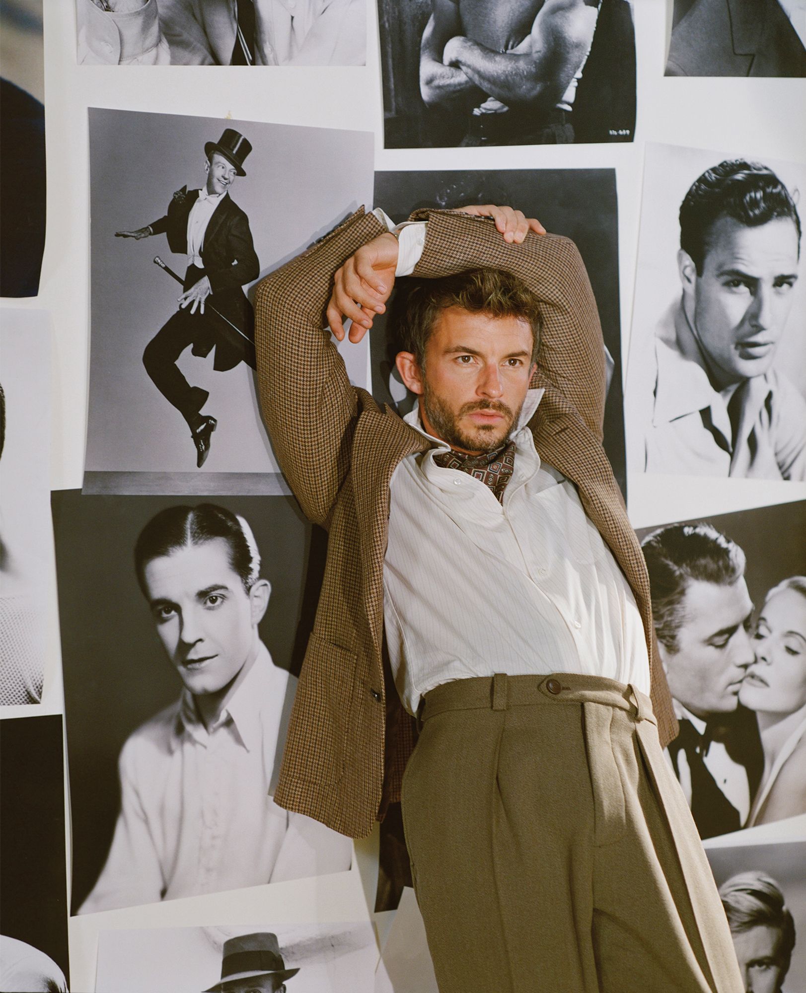 ​El ascenso de Jonathan Bailey: “Me pregunto si ha sucedido demasiado pronto. Aún me quedan muchas cosas por hacer; no he hecho nada de Chéjov o de Strindberg. No he bailado claqué sobre un escenario” 