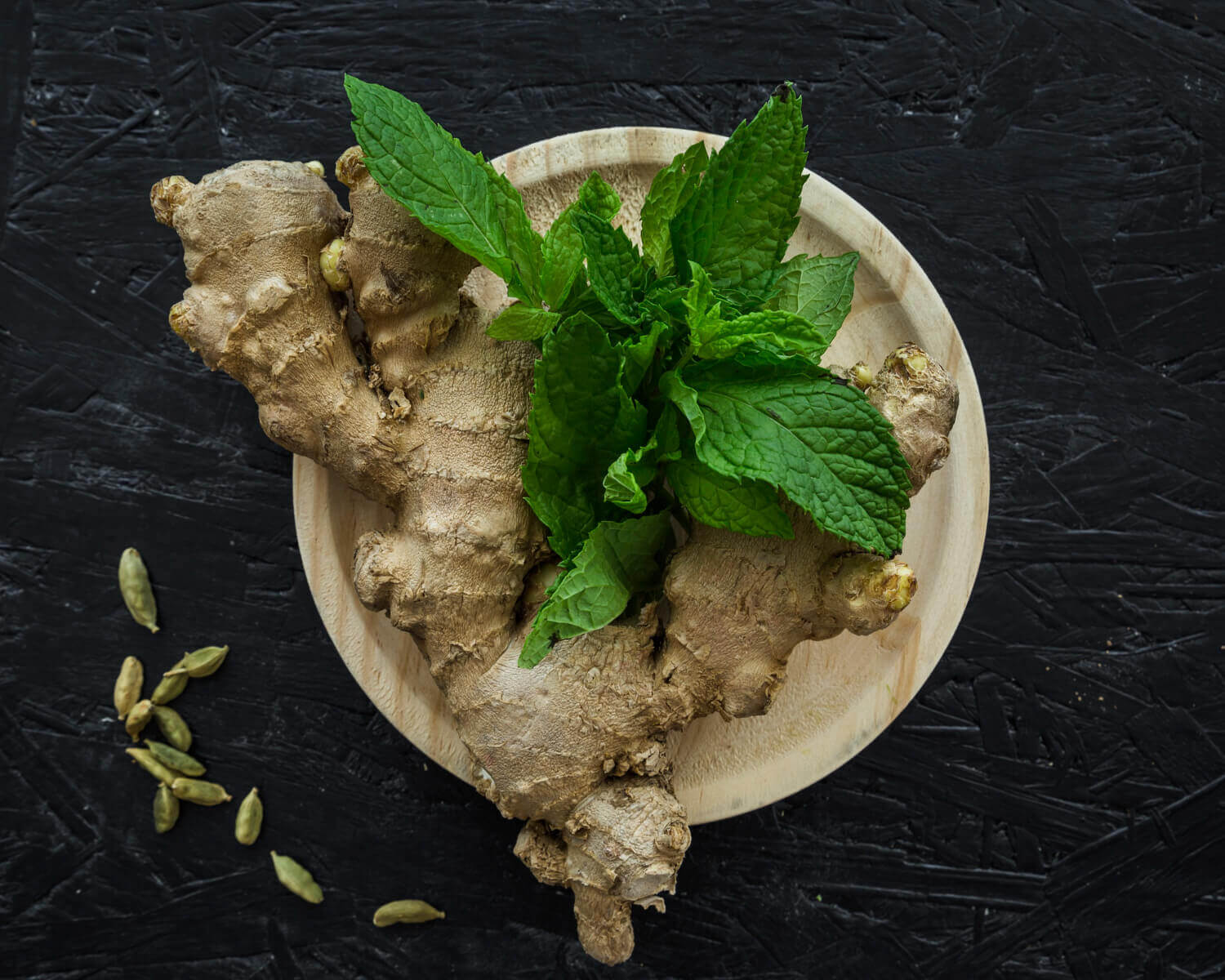 Descubre la infusión de jengibre y menta que alivia la pesadez después de las comidas