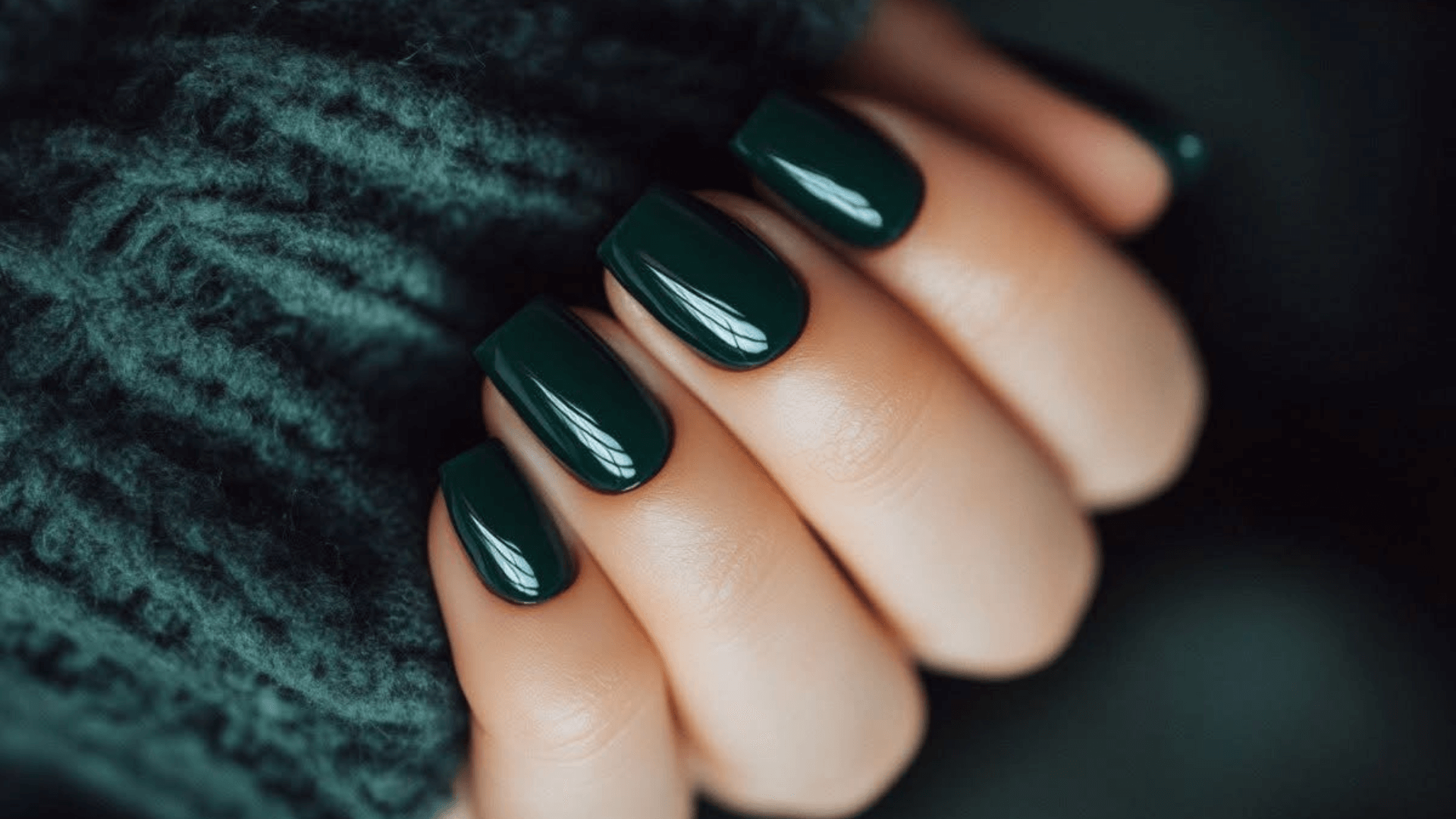 Manicura “Forest Green”: el estilo más elegante para el espíritu navideño