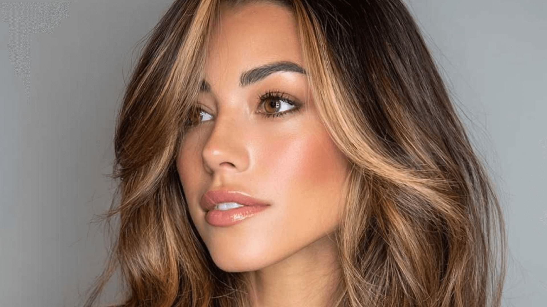 Mechas ‘Tiger Eye’: el estilo de cabello que ilumina los tonos castaños