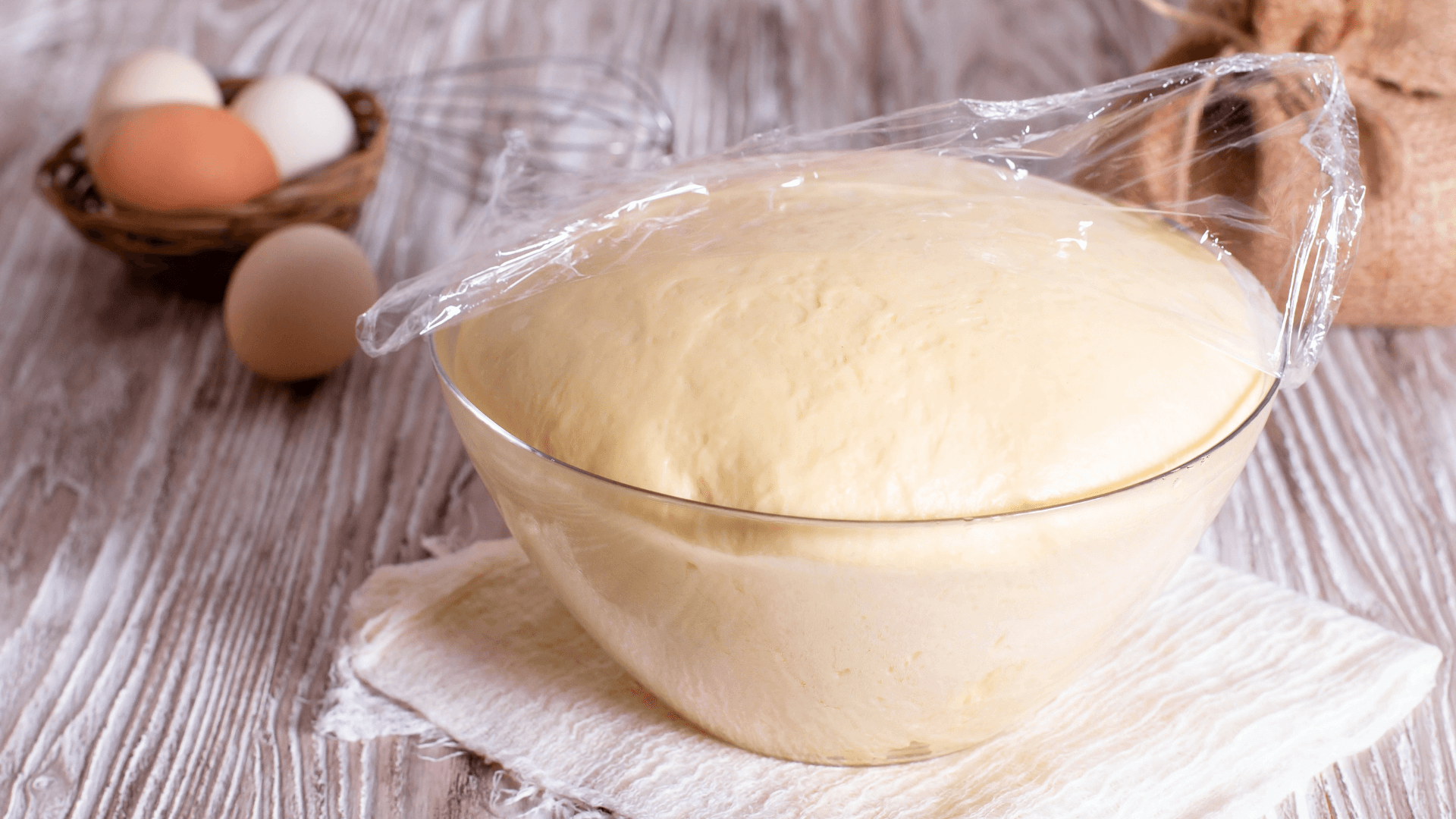 7 trucos de cocina con papel film que usan los chefs (y que no te lo cuentan)