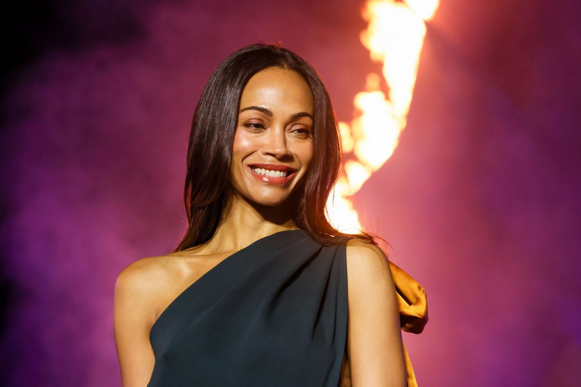 ​Zoe Saldaña: “Conocí el dolor de niña, cuando perdí a mi padre. Pero la muerte de un hijo es algo antinatural, incluso en el reino animal. El duelo puede volverte insensible, pero si hay amor a tu alrededor, hay que dejarse ayudar” 