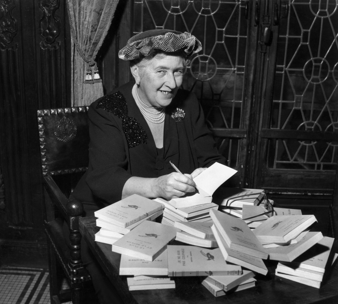 ​Besó a su hija, salió por la puerta principal, se subió al coche y desapareció: el misterio de los 11 días que Agatha Christie pasó en paradero desconocido durante la Navidad 