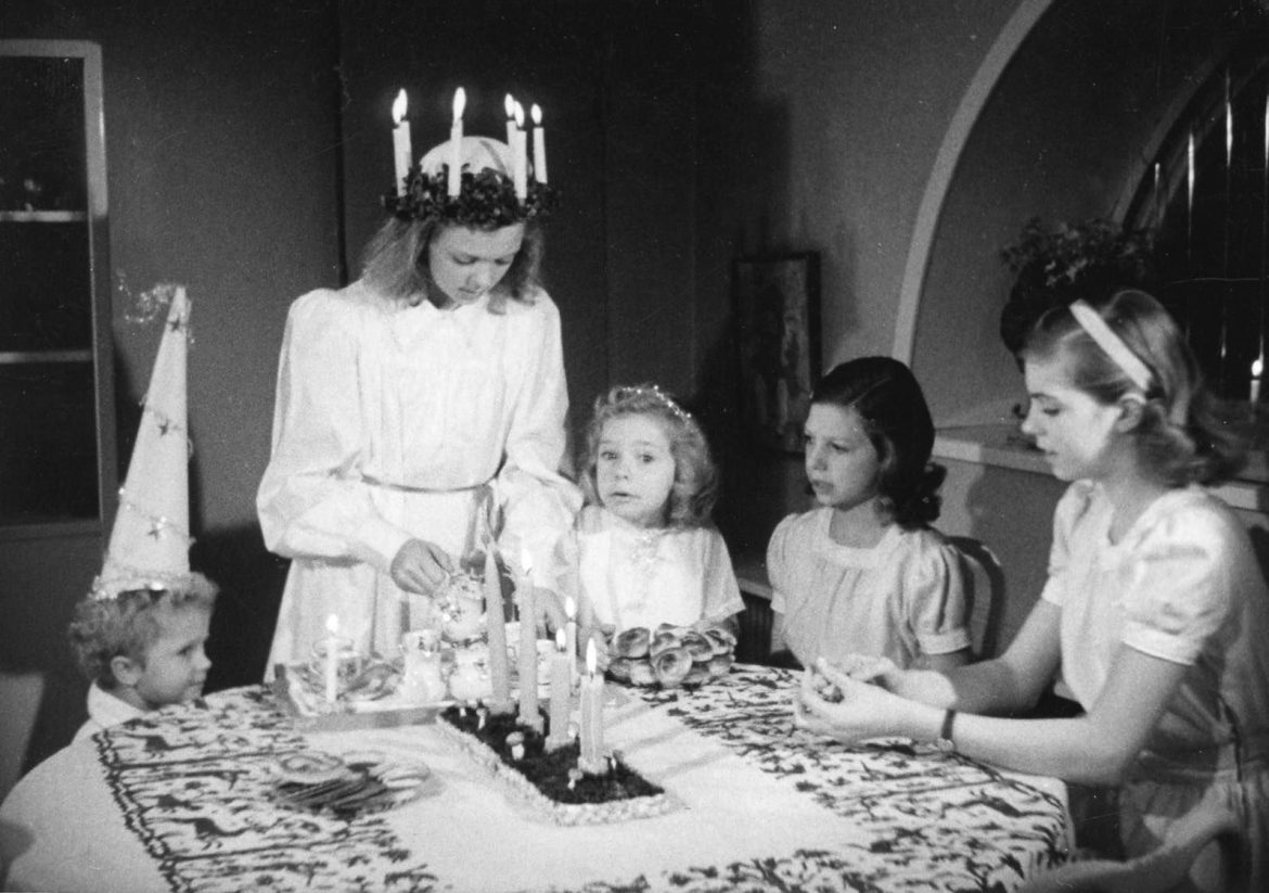 ​La Casa Real de Suecia abre el álbum familiar: la adorable imagen navideña del rey Gustavo de pequeño 