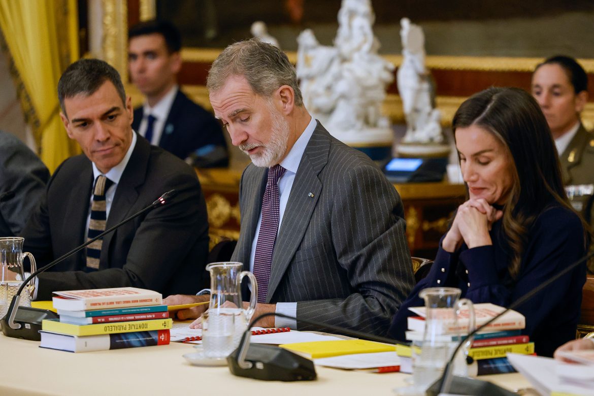 ​Felipe VI y Letizia, con el Instituto Cervantes: discurso sobre la “realidad compleja” de los hispanohablantes en EE.UU. por las trabas de Trump al español (y la batalla reabierta de Luis García Montero) 
