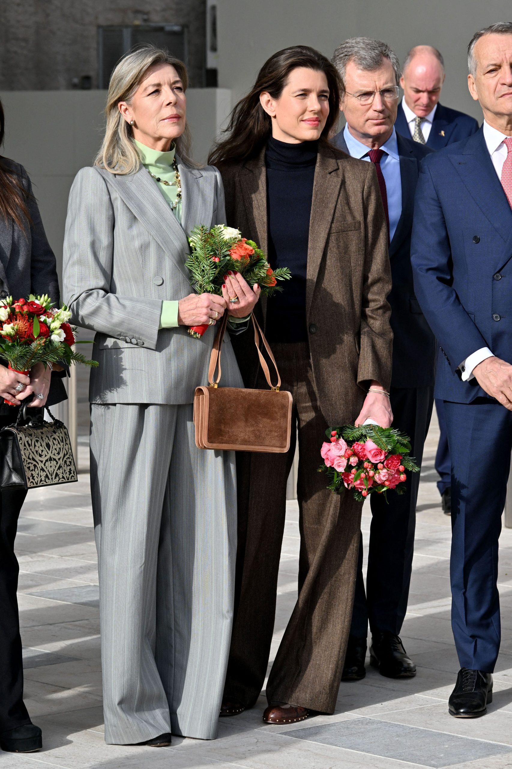 ​Reencuentro madre e hija: Carolina de Mónaco y Charlotte Casiraghi estrenan una biblioteca con estilismos casi idénticos 
