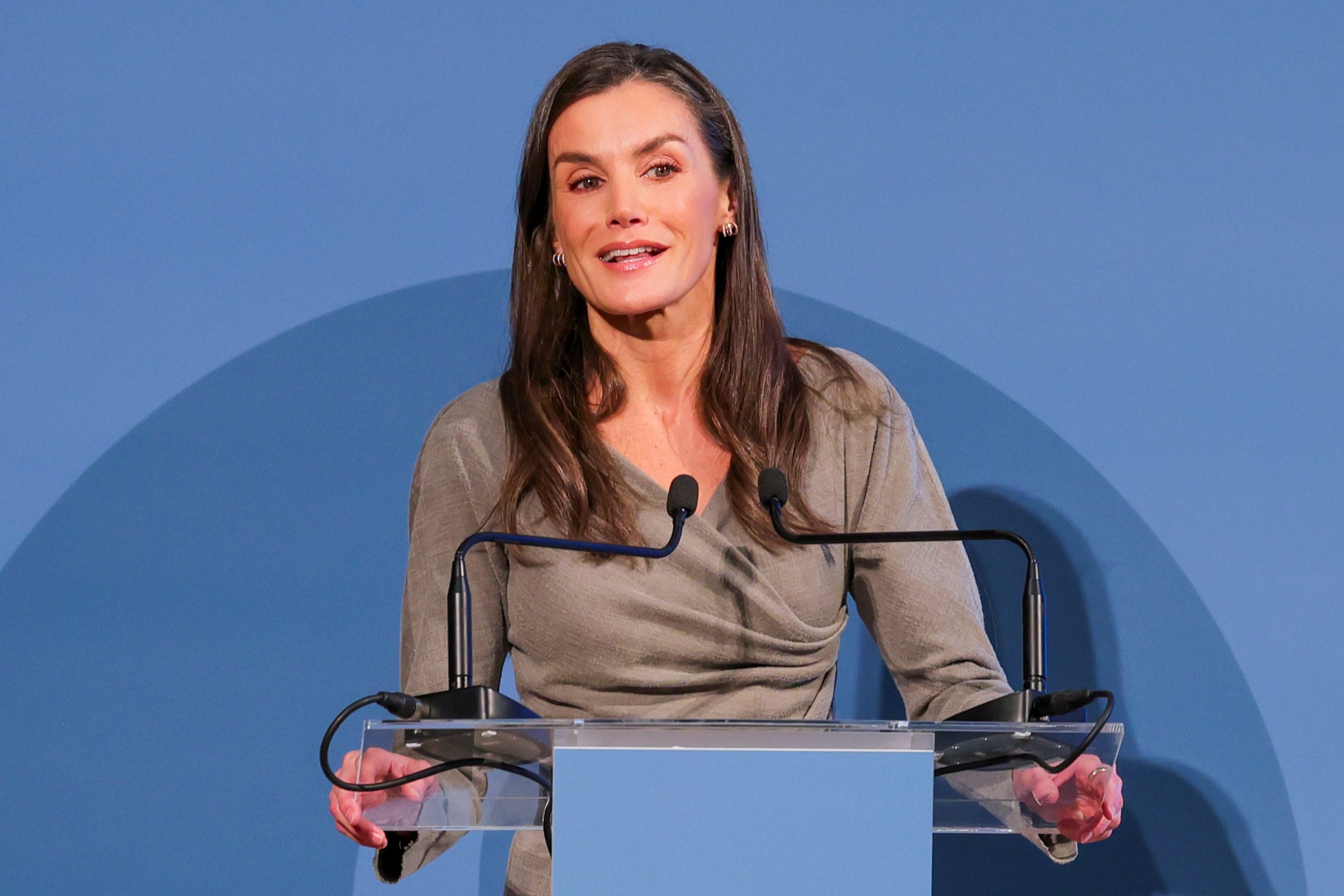 ​“No soy la única que tiene esa pedrada”: la reina Letizia reconoce pertenecer a esa “tribu” que frunce el ceño ante el mal uso del lenguaje 