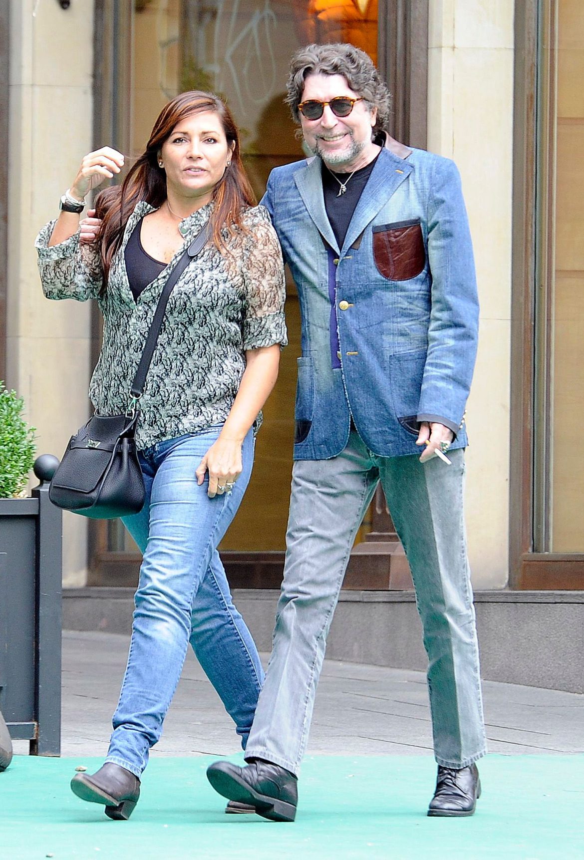 ​Jimena Coronado, la Rosa de Lima que acompaña a Sabina en su jubilación: hija del ex presidente del Banco Central de Perú y la mujer con “un máster en desengaños” a la que el de Úbeda no pone “ni un solo pero” 