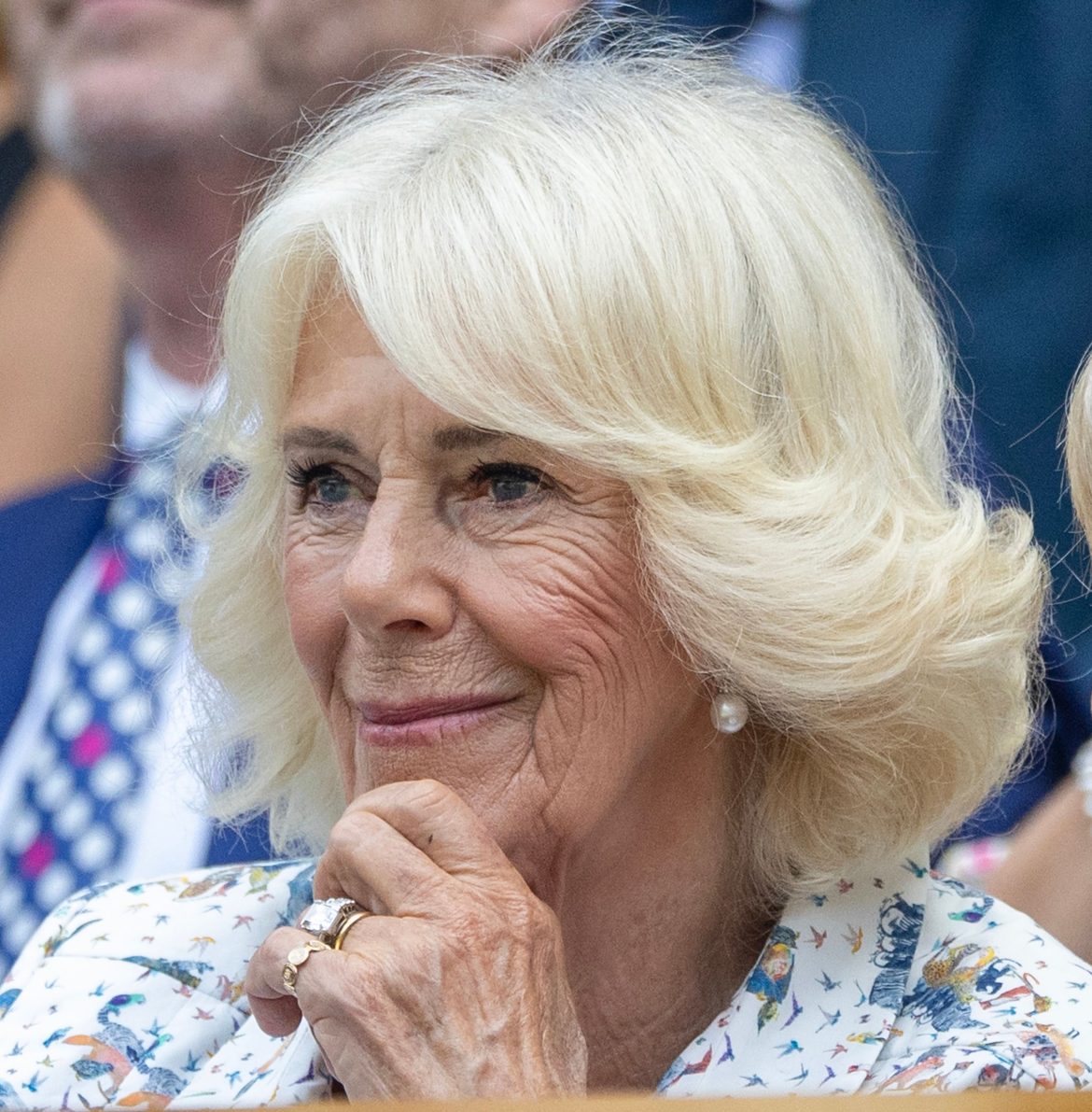 ​La reina Camilla no se separa de un misterioso anillo en el meñique izquierdo: todos los secretos de su nueva joya 