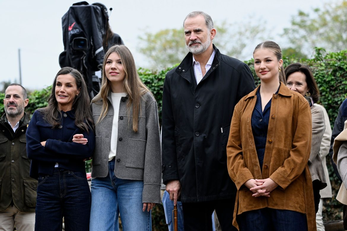 ​Leonor y Sofía vuelven a casa por Navidad: de la agenda despejada de Felipe y Letizia hasta la Pascua Militar (y las fechas más tristes para doña Sofía tras la pérdida de su mejor amiga) 