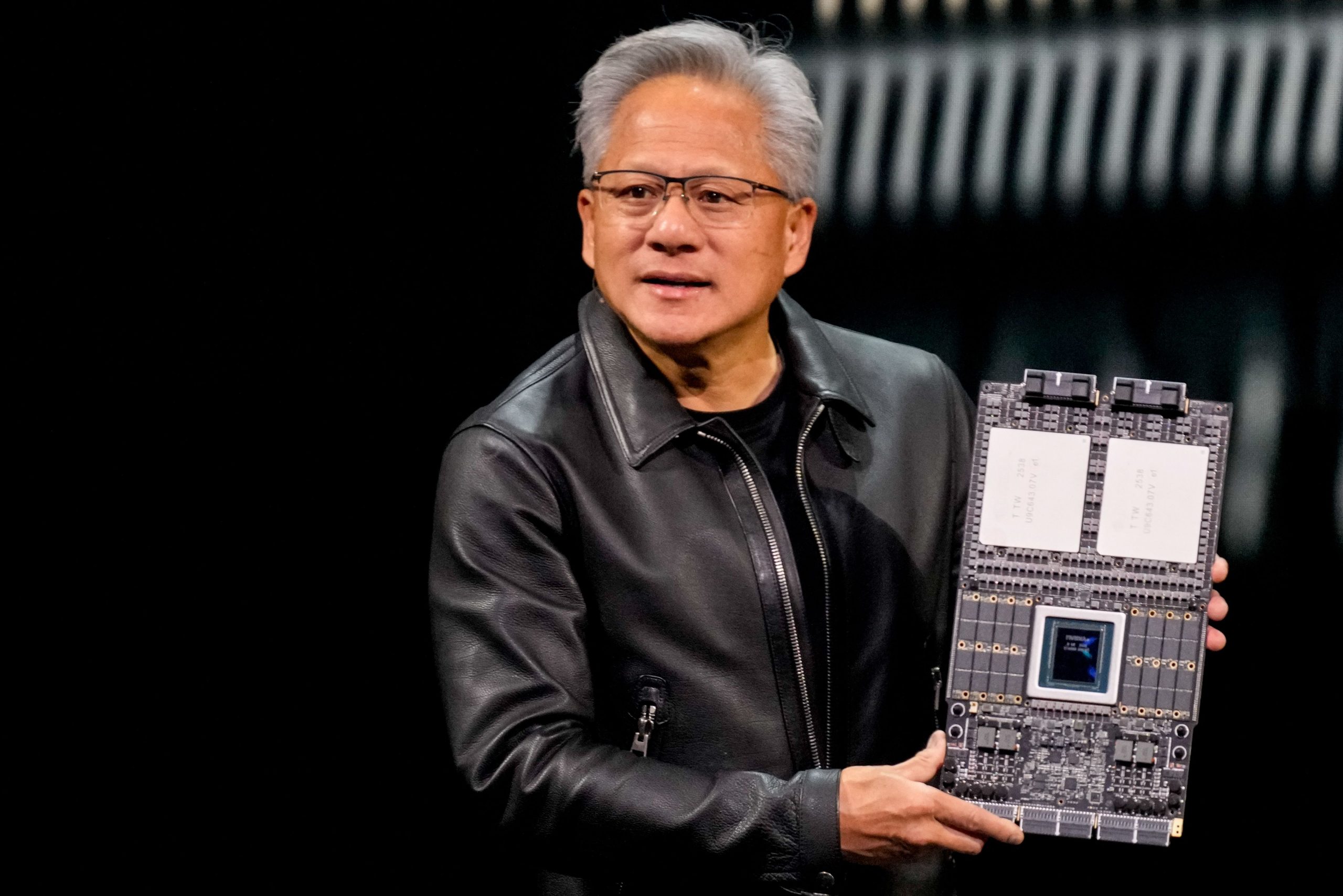 ​Jensen Huang, fundador de Nvidia: el inmigrante que sufría bullying a quien hoy los milmillonarios suplican (porque tiene en sus manos el futuro de la inteligencia artificial) 