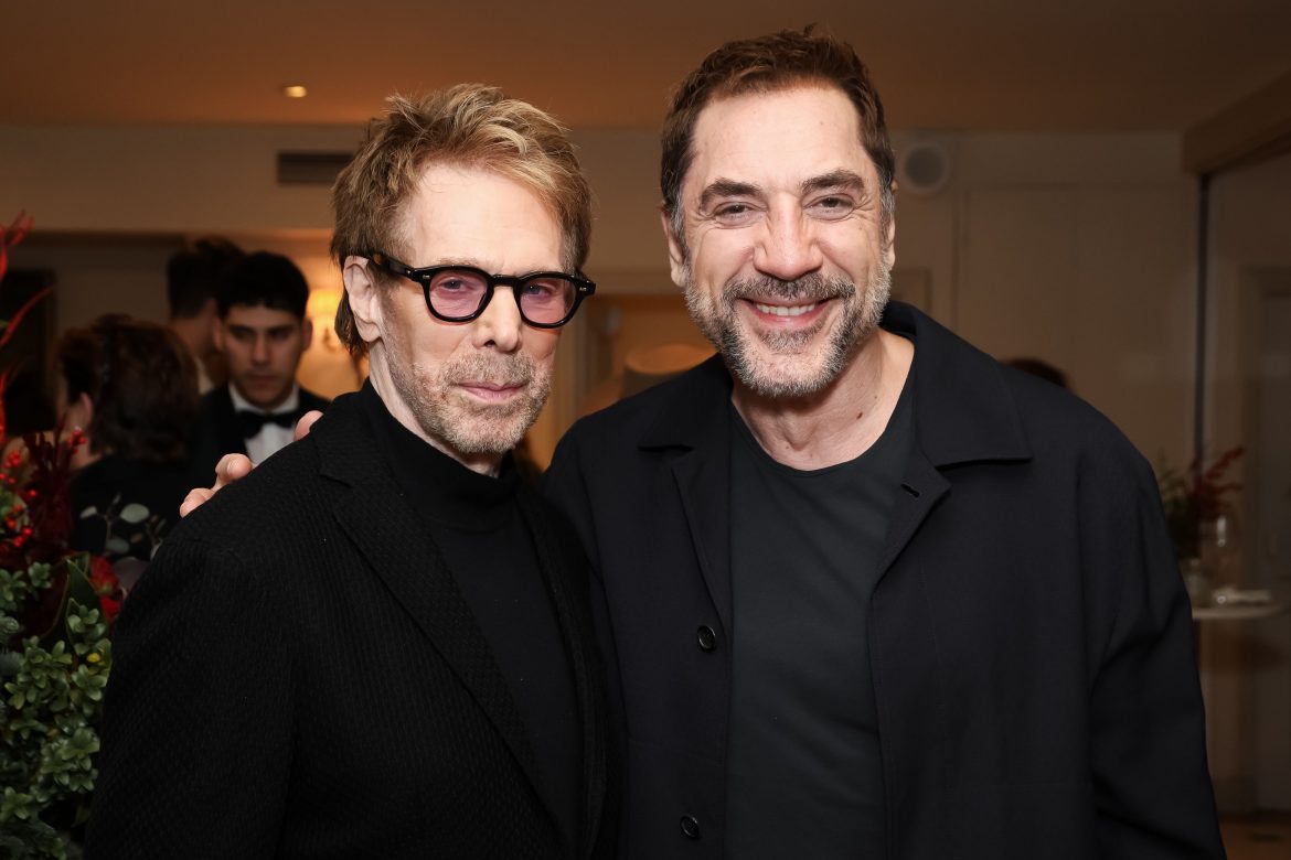 ​Jerry Bruckheimer, el legendario productor de los taquillazos de Hollywood: “Javier Bardem es increíble como actor y como persona; otros desaparecen en su caravana, pero él se queda en el set elevando el espíritu de los que trabajan con él” 