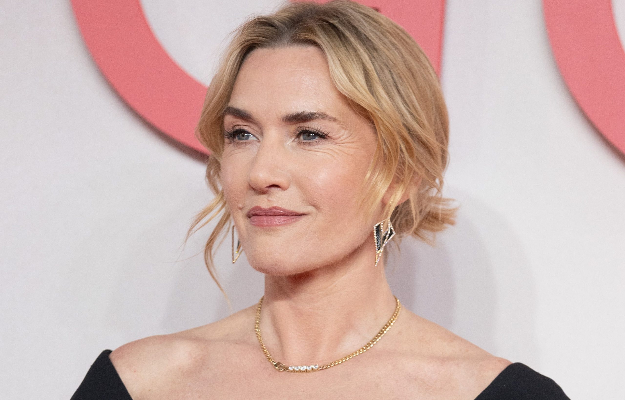 “De adolescente era curiosa, algunas de mis primeras experiencias íntimas fueron con chicas”: Kate Winslet se sincera sobre su juventud amorosa