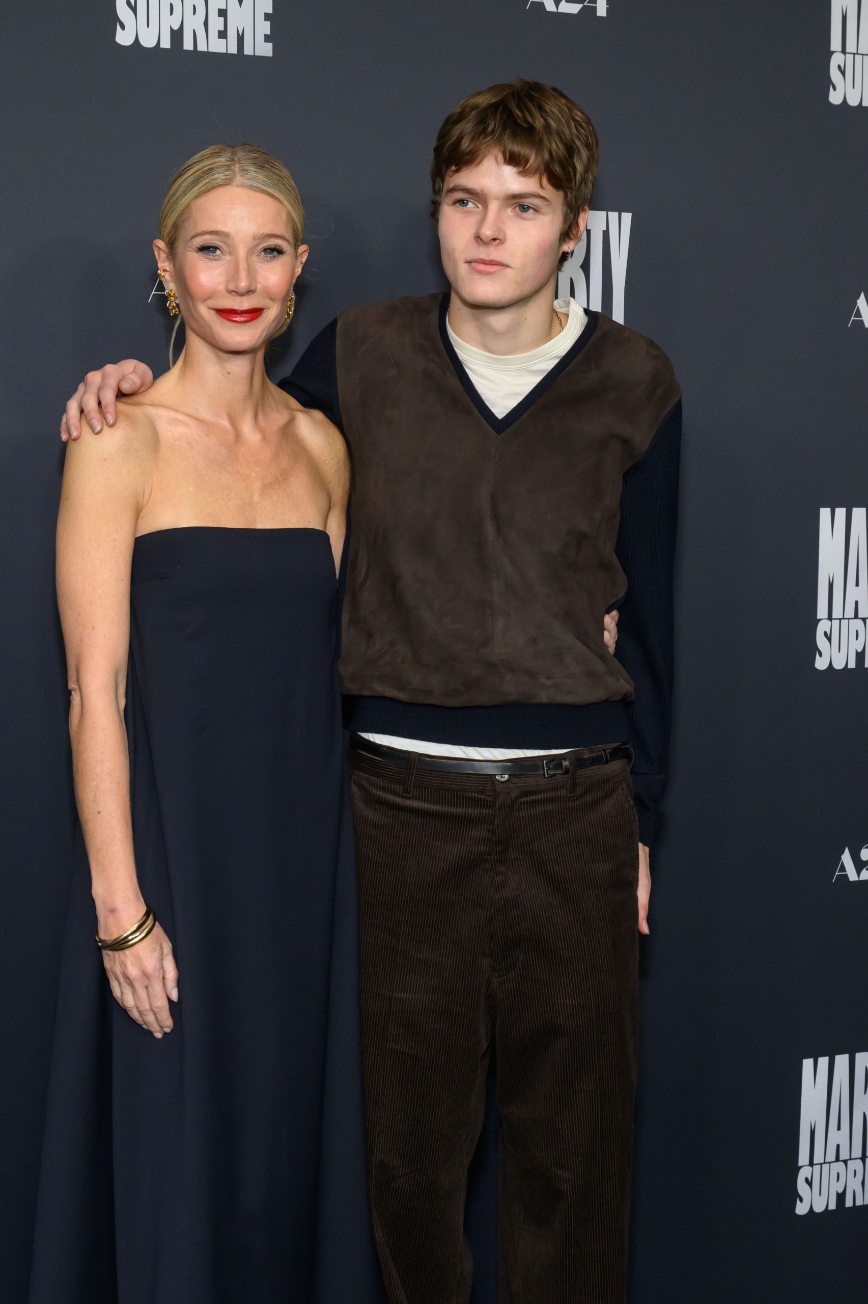 Moses Martin, el hijo de Gwyneth Paltrow, debuta en una alfombra roja: cantante indie, un hogar de lujo en Montecito y con Ona Mafalda o Reese Whiterspoon entre sus fans