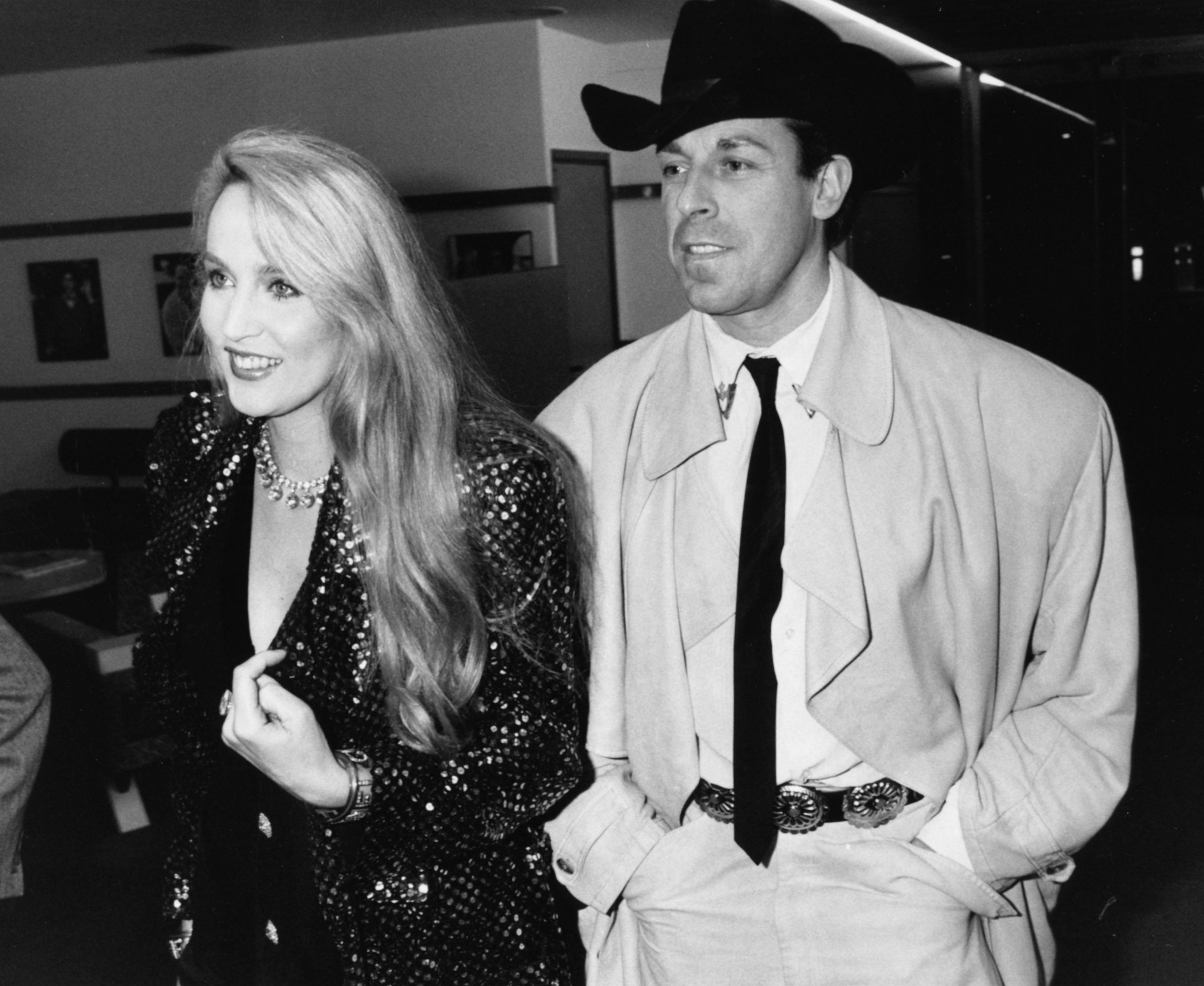 ​Creador del vestuario de Bowie y primer estilista de Camilla: la historia de Antony Price, el diseñador que unió costura y rock 