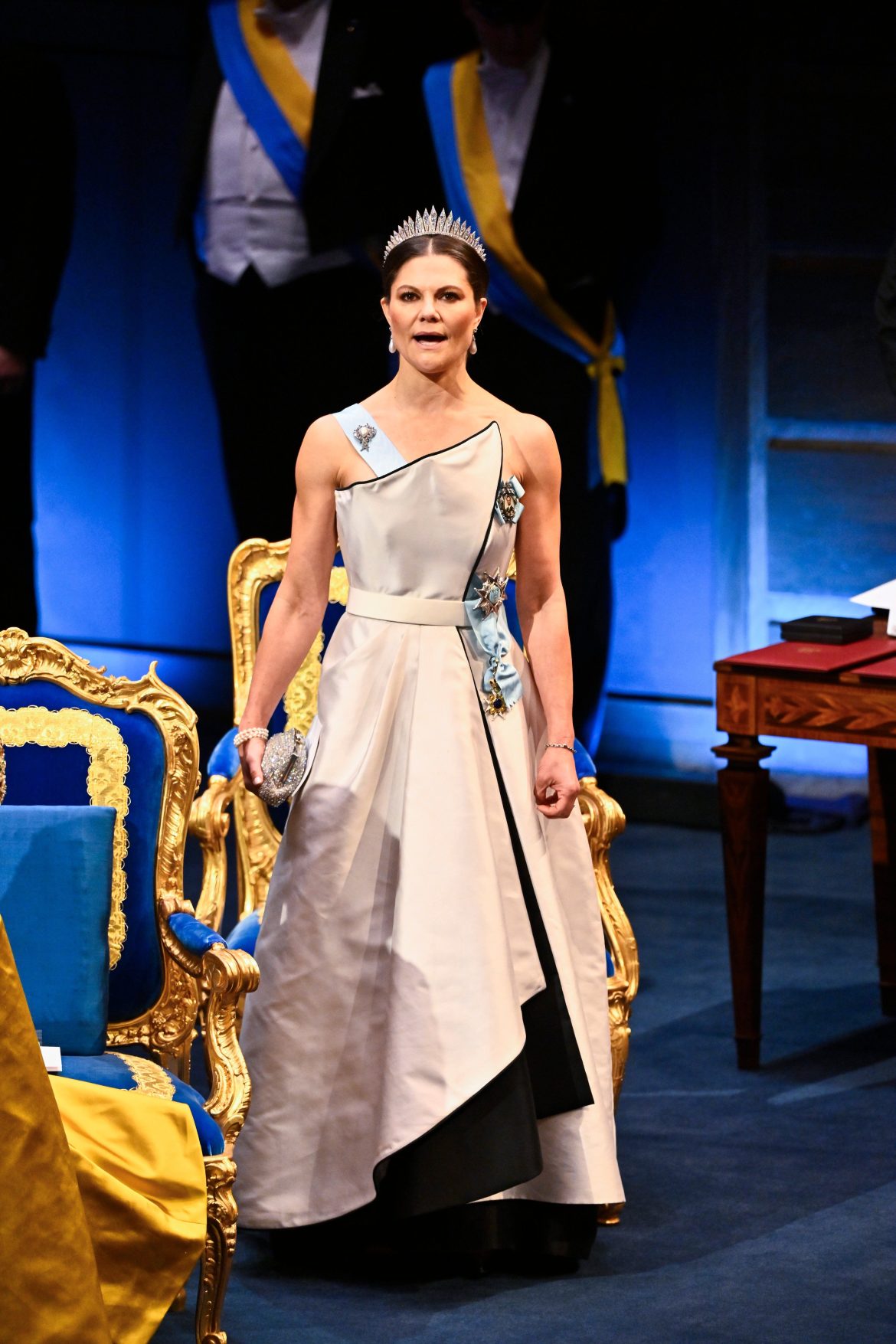 ​Victoria de Suecia desempolva un viejo vestido de su madre para los Premios Nobel 2025 (pero no es la única que recurre a la moda circular) 