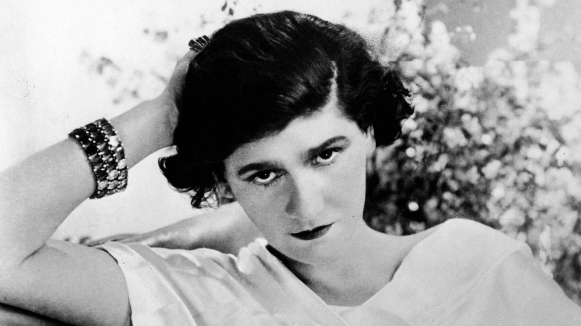 Coco Chanel, diseñadora, “La belleza comienza cuando decides ser tú misma”