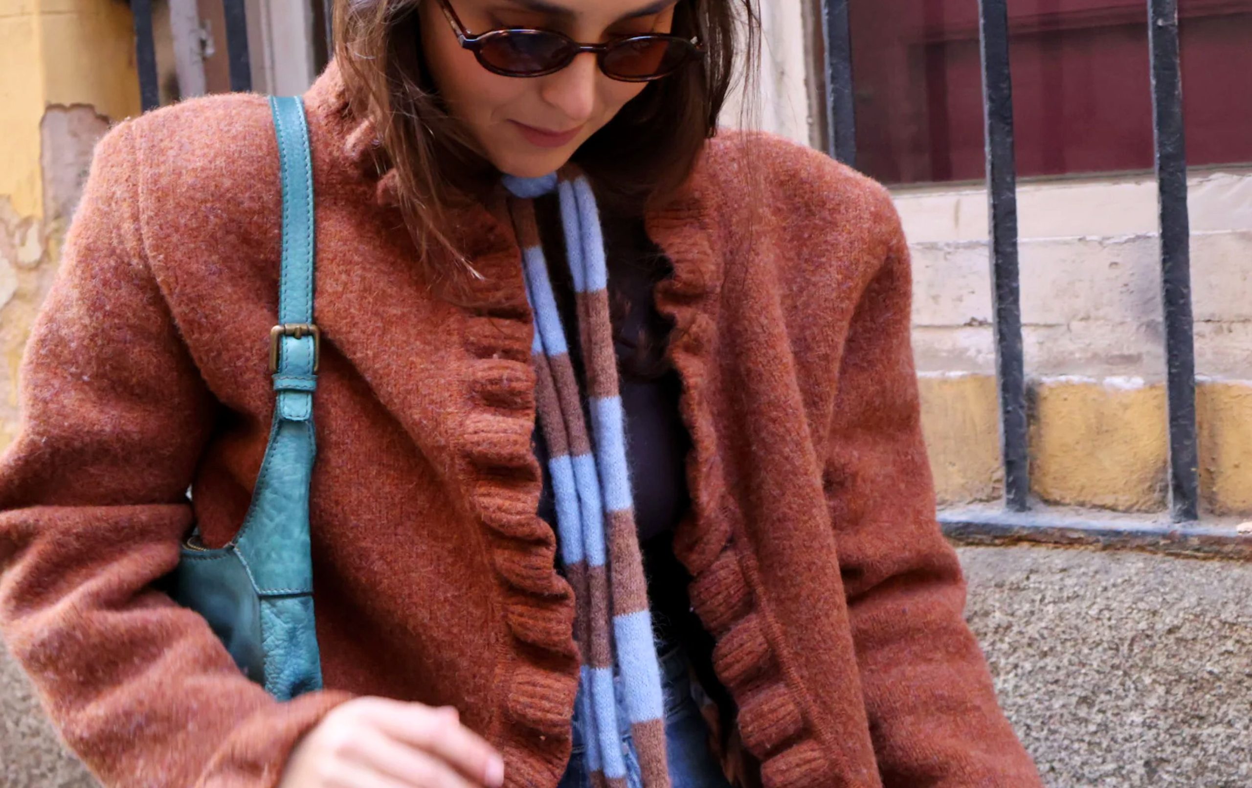 ​Los #FavoritosVF de la semana: las bufandas de lana que son tendencia, un libro-joya para viajeros y otras ideas de última hora para regalar (y acertar) 