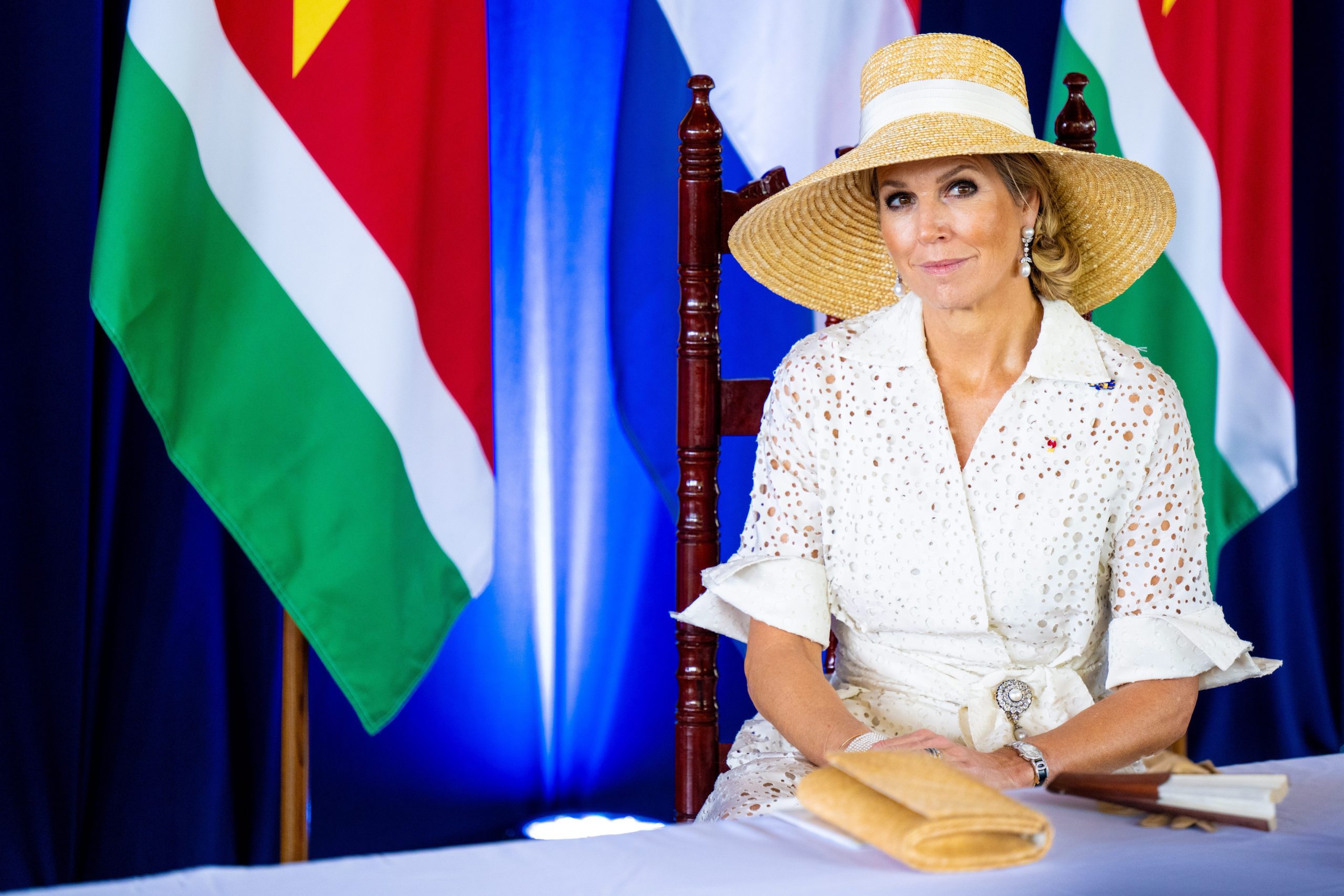 ​Del look “caribeño” pero sofisticado (gracias a las joyas), al estilismo de gala con tiara: Máxima de Holanda y su viaje de estilo por Surinam 