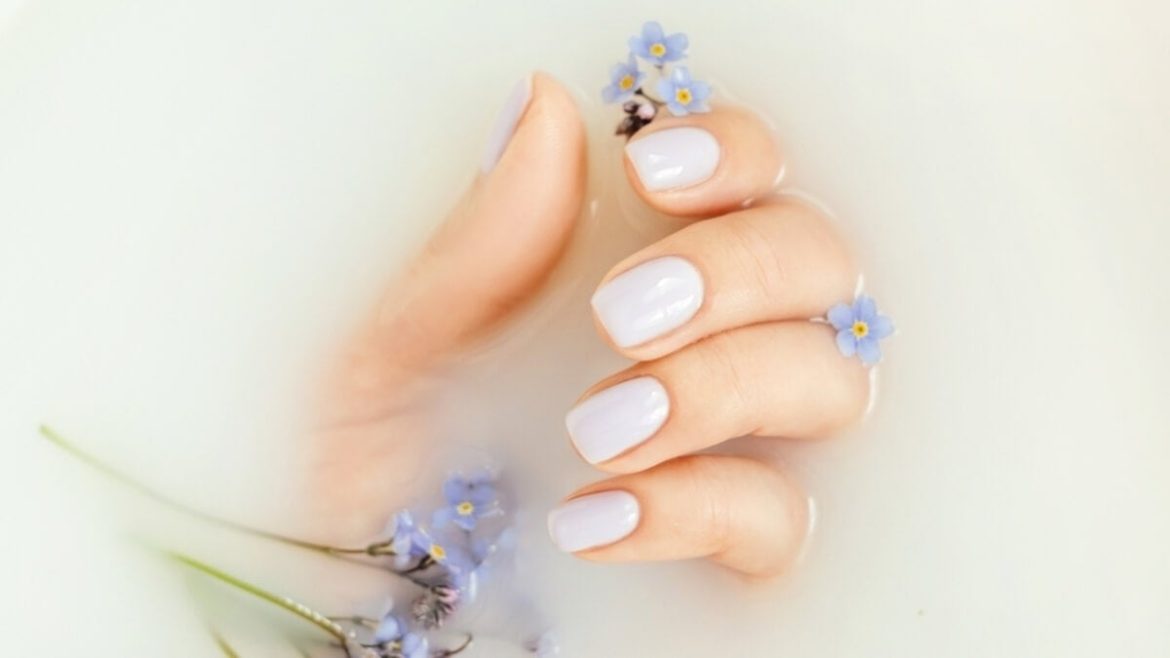 Manicura “milky” para uñas cortas: 4 estilos elegantes y modernos