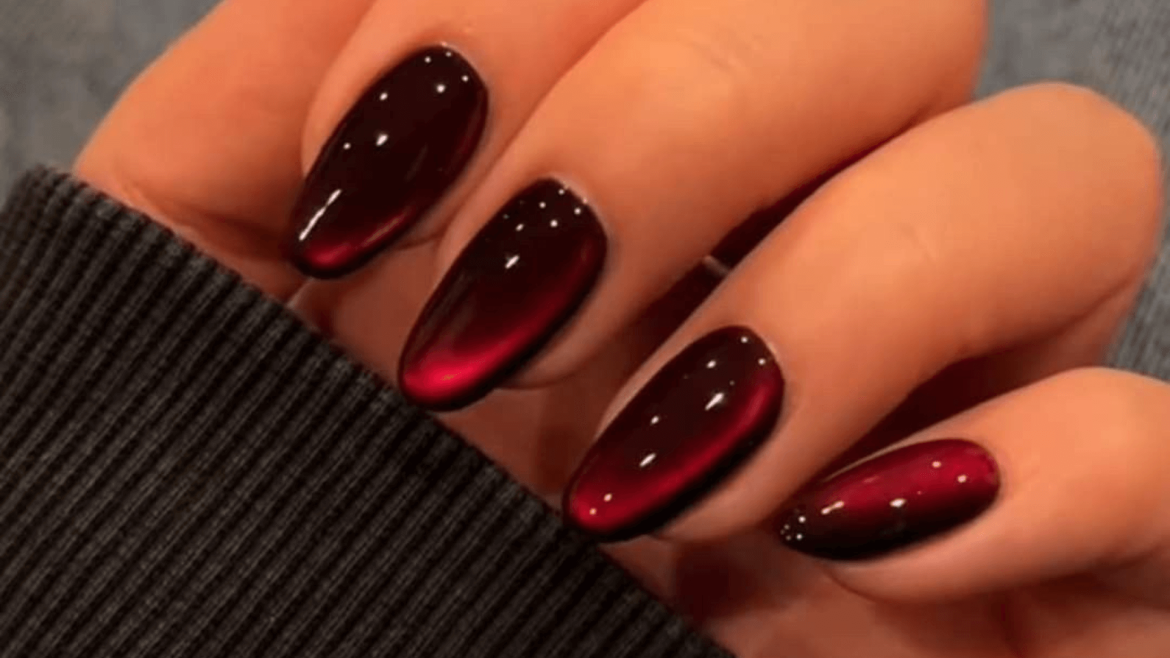 “Velvet Cat Eye”, La manicura más deseada de Navidad: 7 estilos para pedirla en el salón